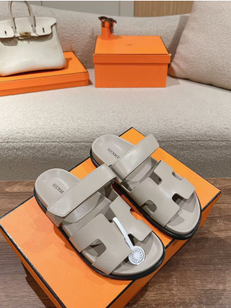 ua H**mes chypre sandal