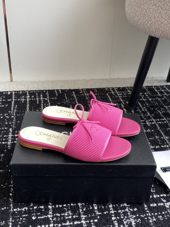 ua Ch*el women's slides