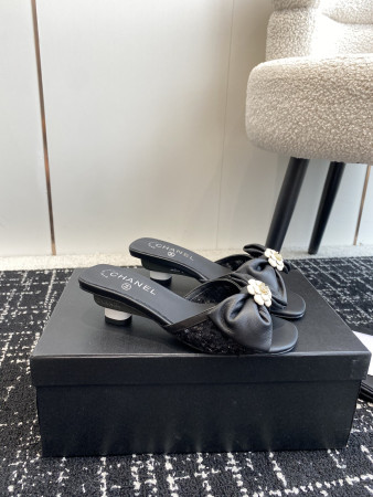 ua Ch*el women's slides