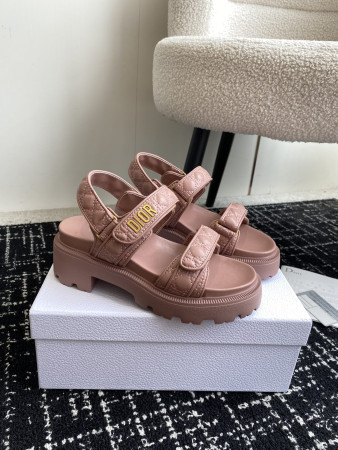 ua D*oract platform sandal