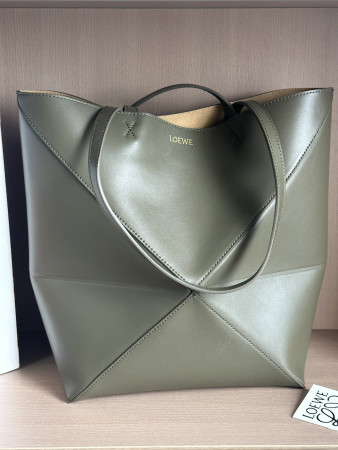 L0ew* medium puzzle fold tote in shiny calfskin 25.5x14.5x31.5cm