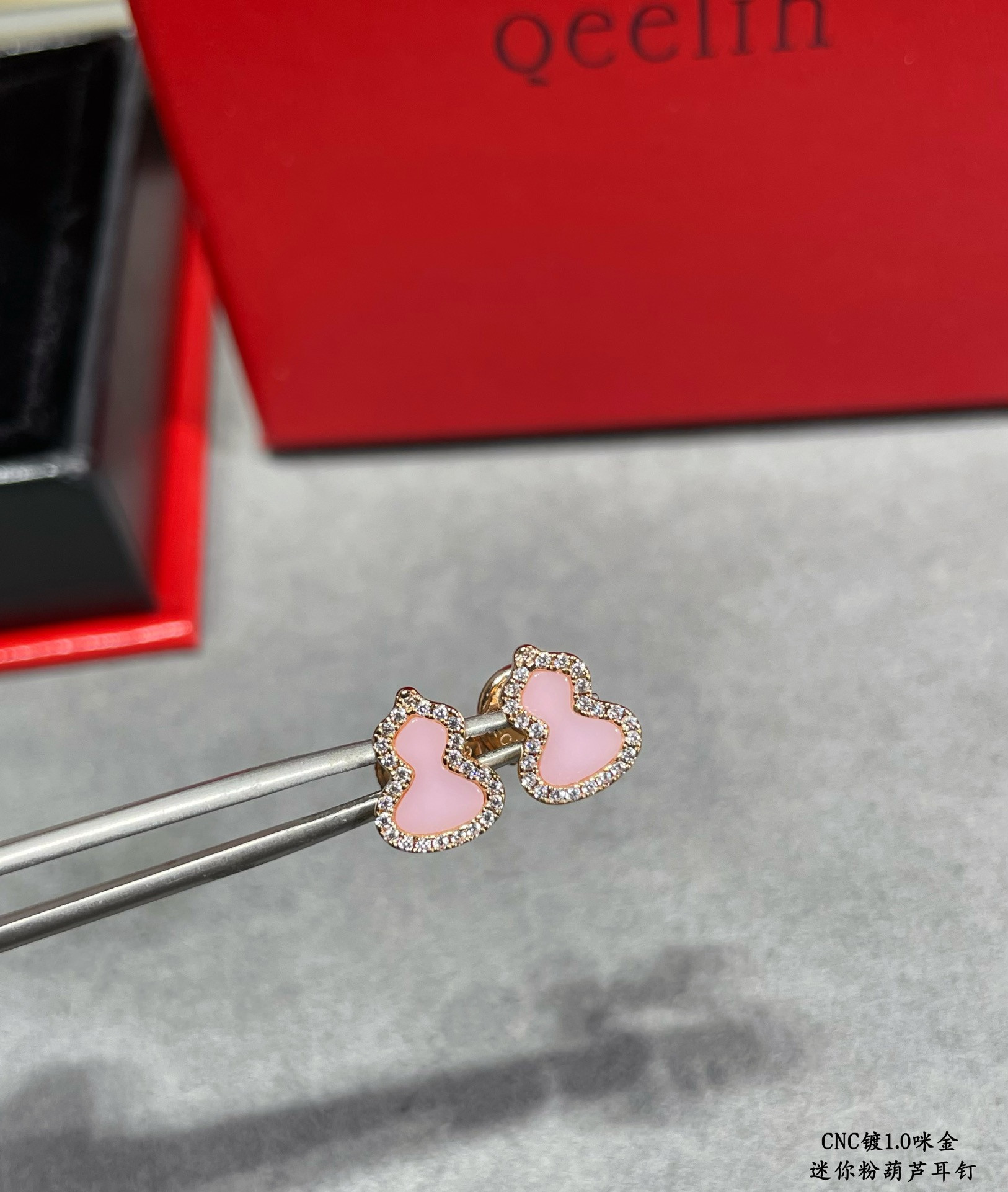 Qee1in mini gourd earrings