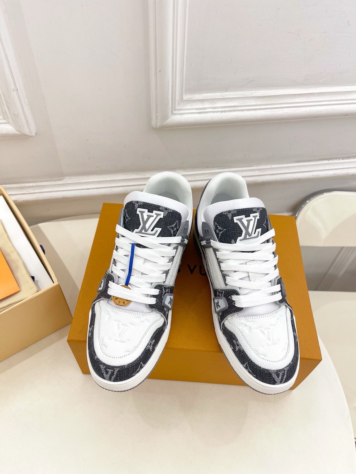 UA LV trainer Sneakers