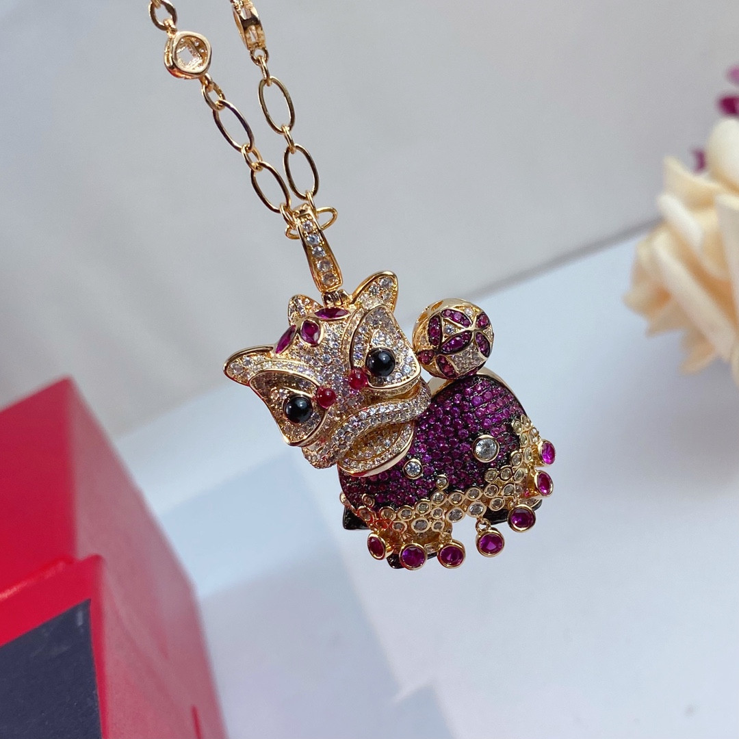 Qee1in dancing lion pendant necklace