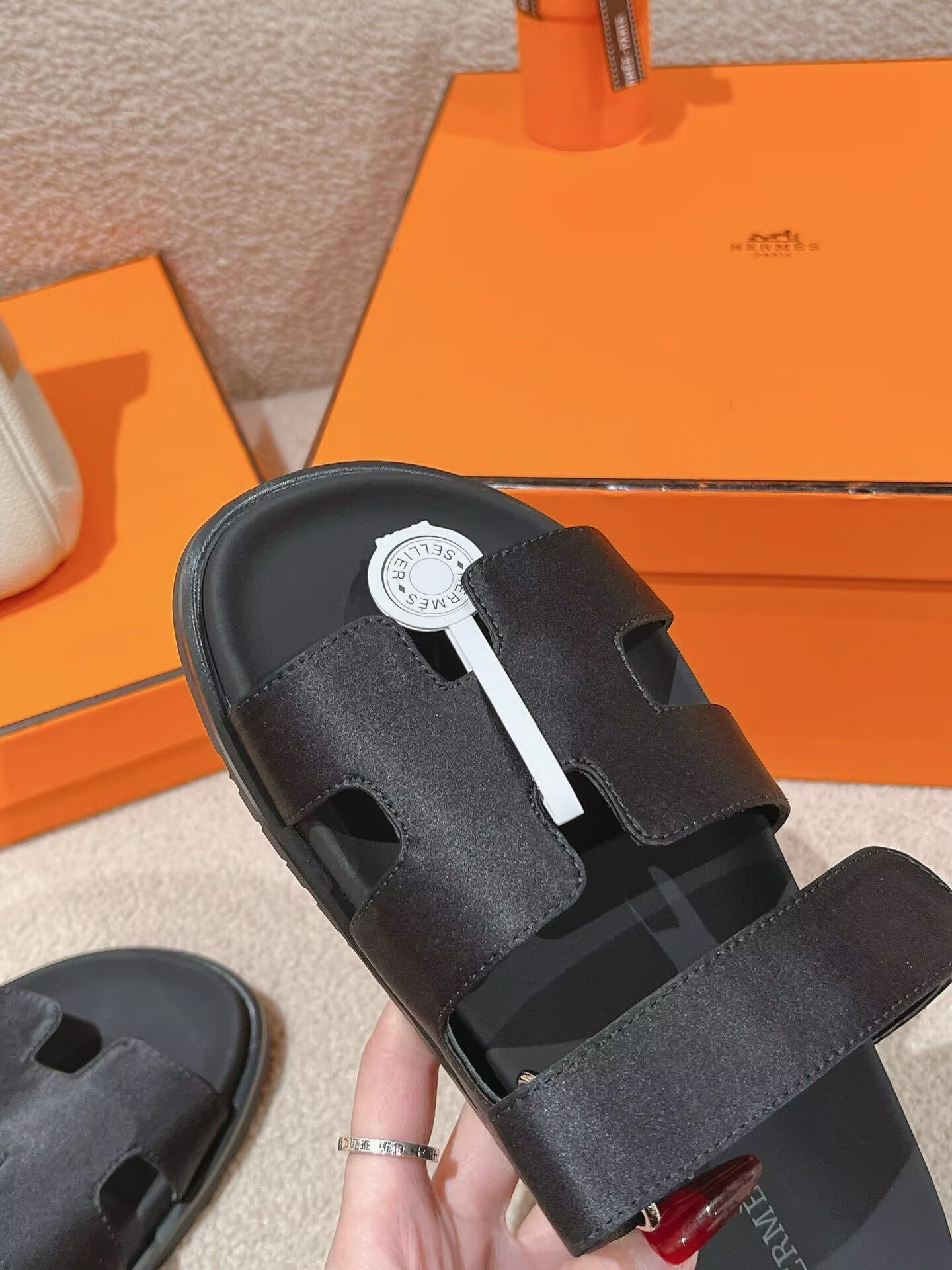 ua H**mes chypre sandal