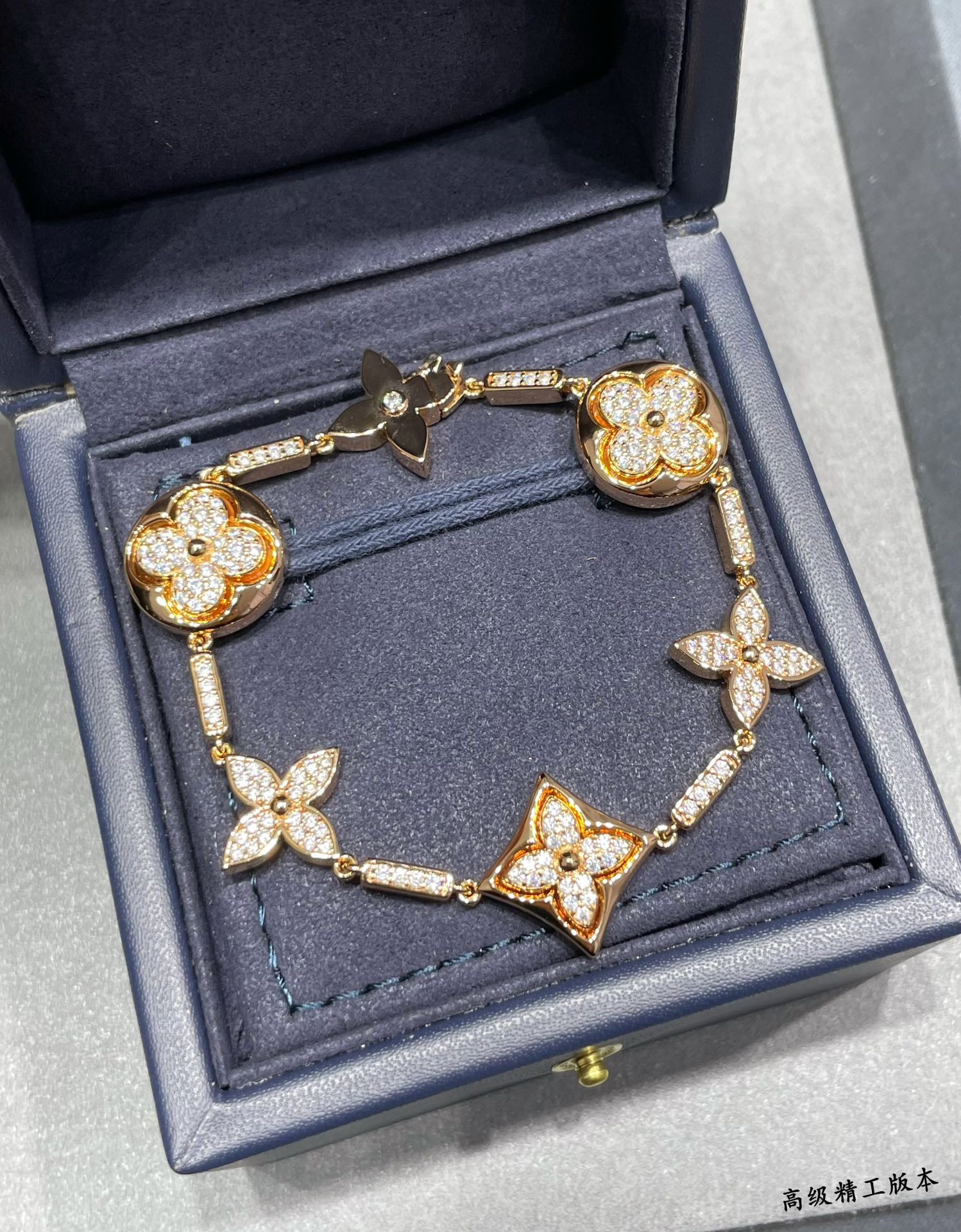 l0*is v*t0n large six-flower full Di*m*nd bracelet