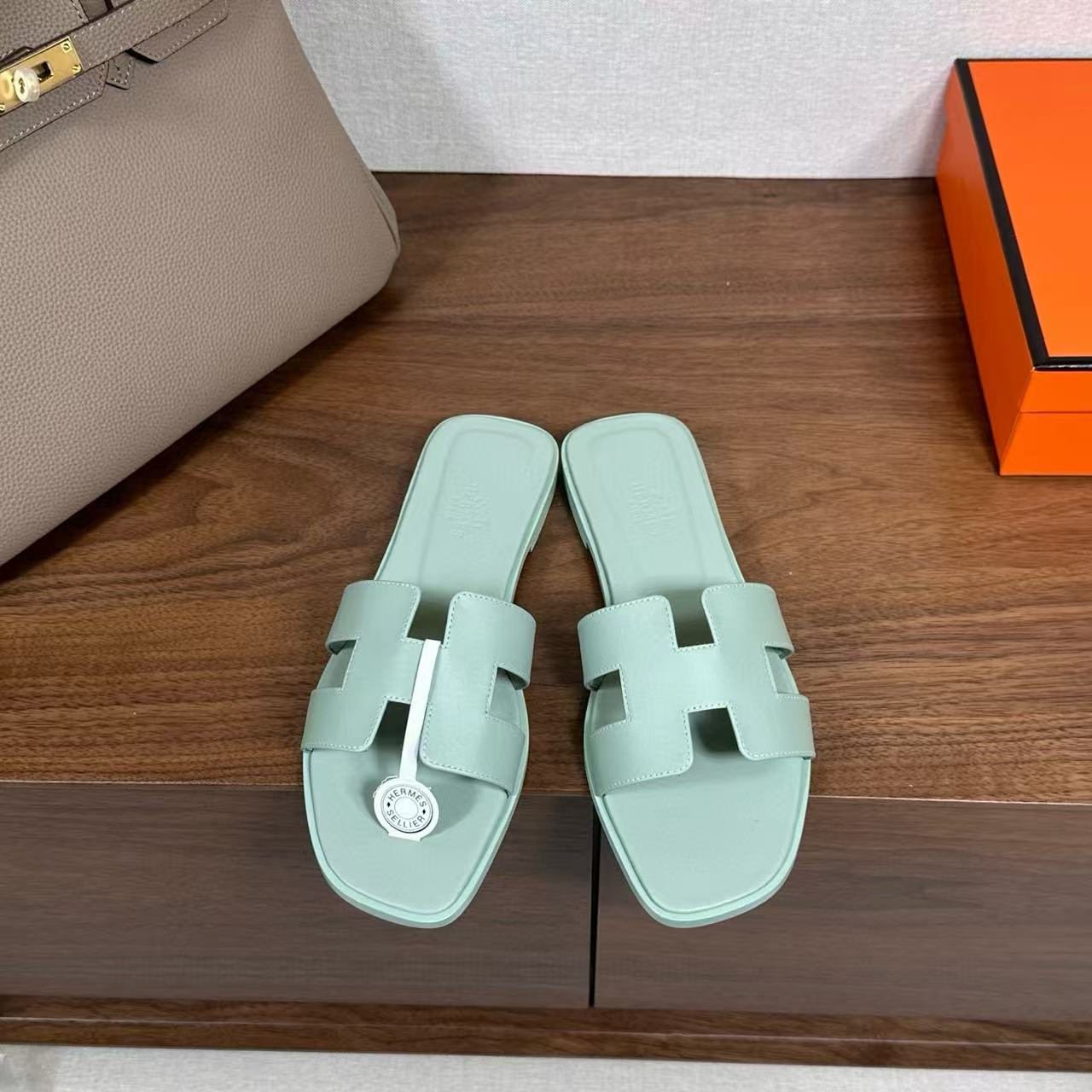ua H**mes oran sandal