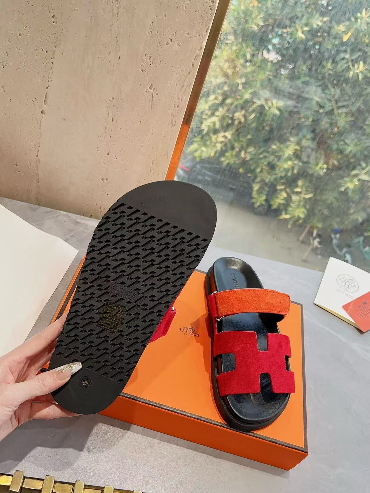 ua H**mes chypre sandal