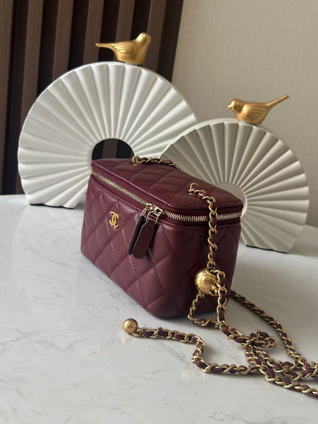 Ch*el vanity with chain 9.5x17x8cm