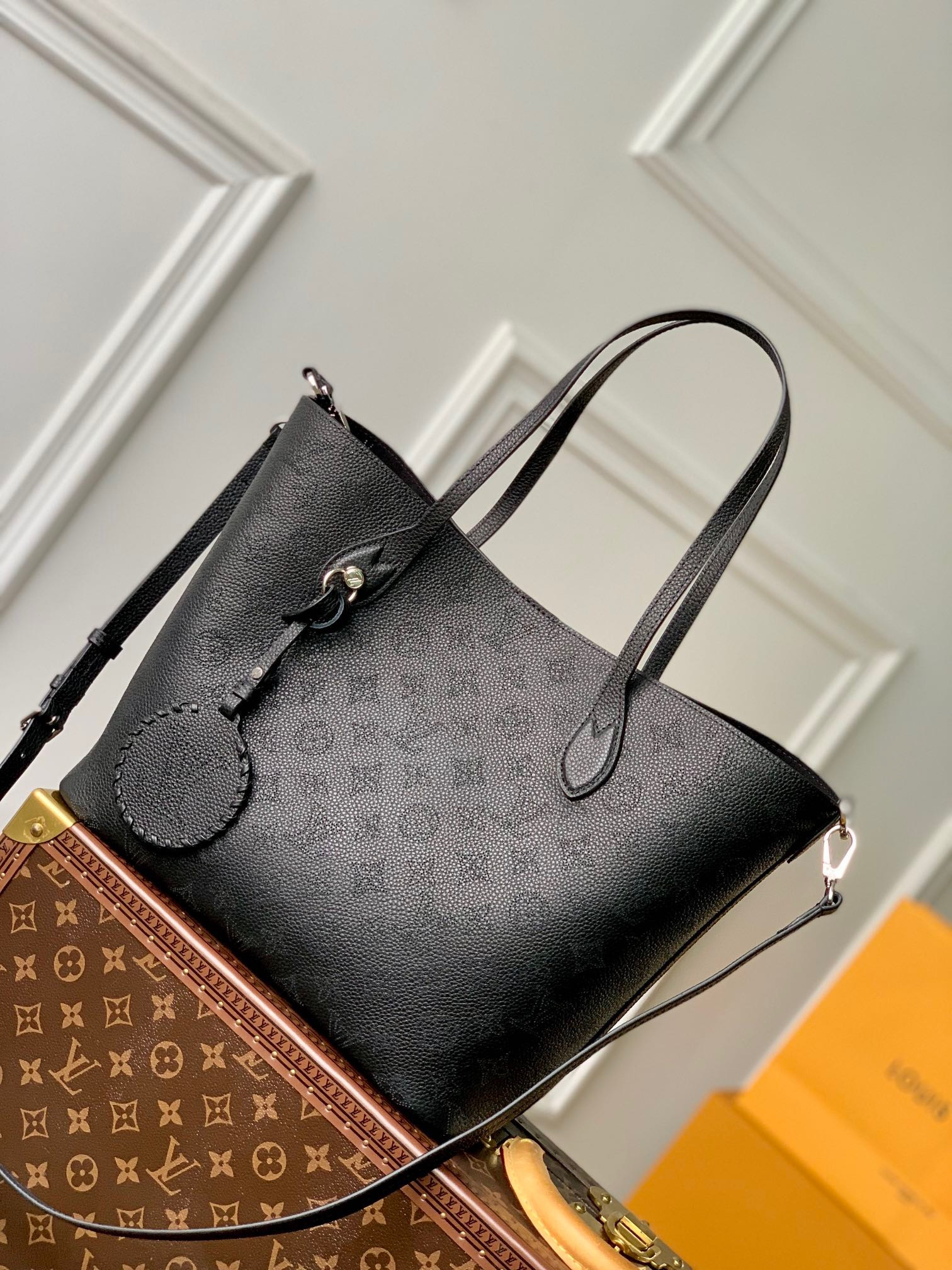 LV Blossom MM M21851