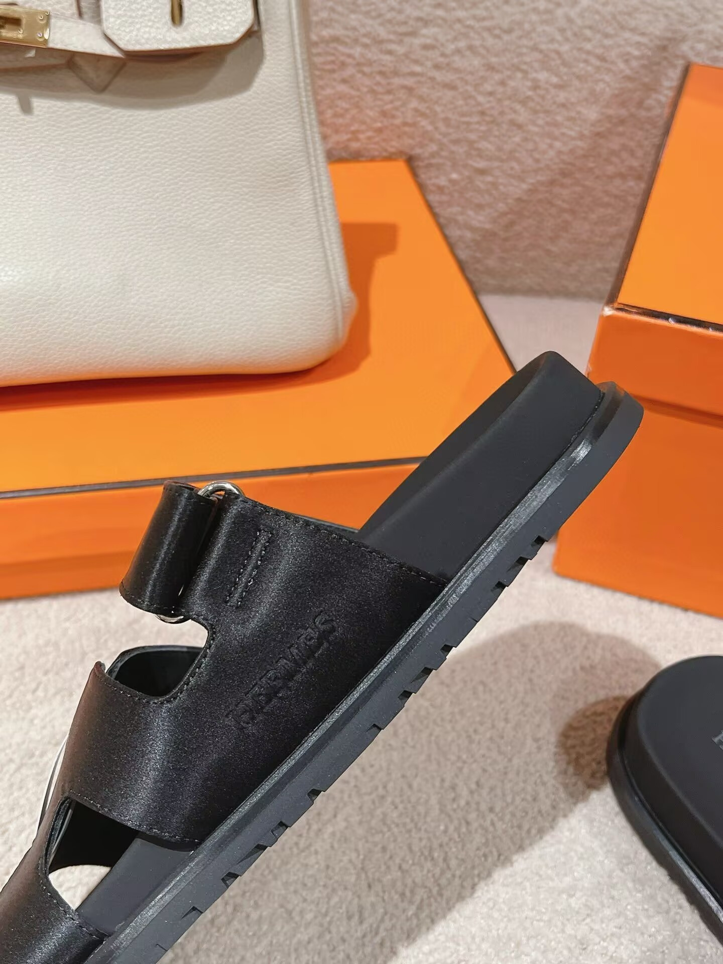 ua H**mes chypre sandal