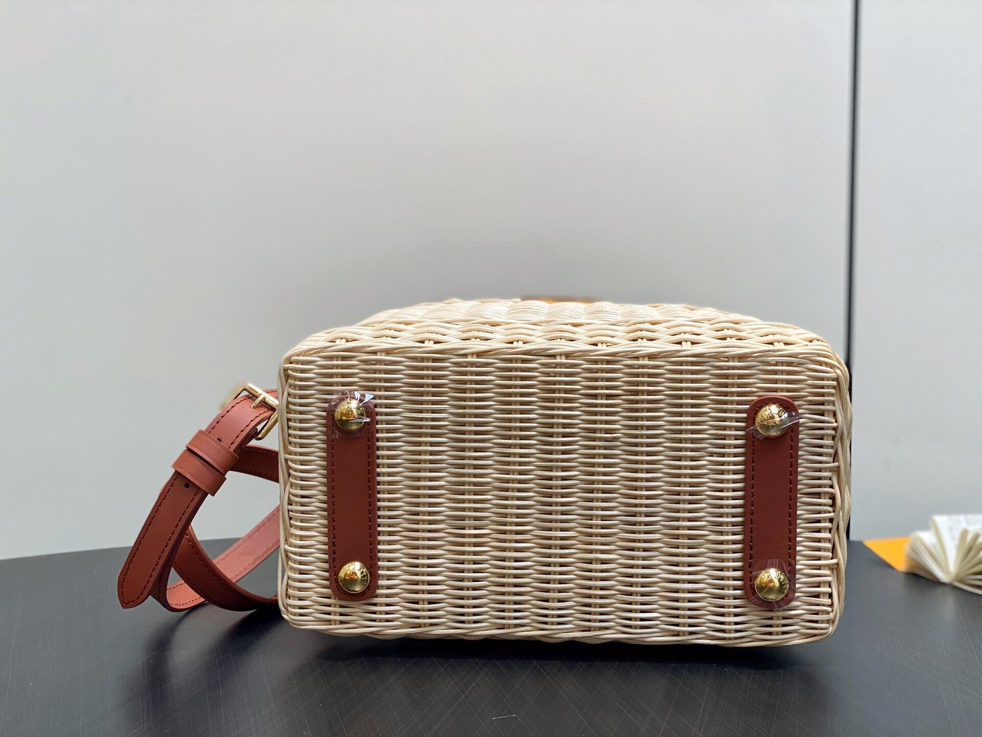 LV Capucines BB M26025 27x18x9cm