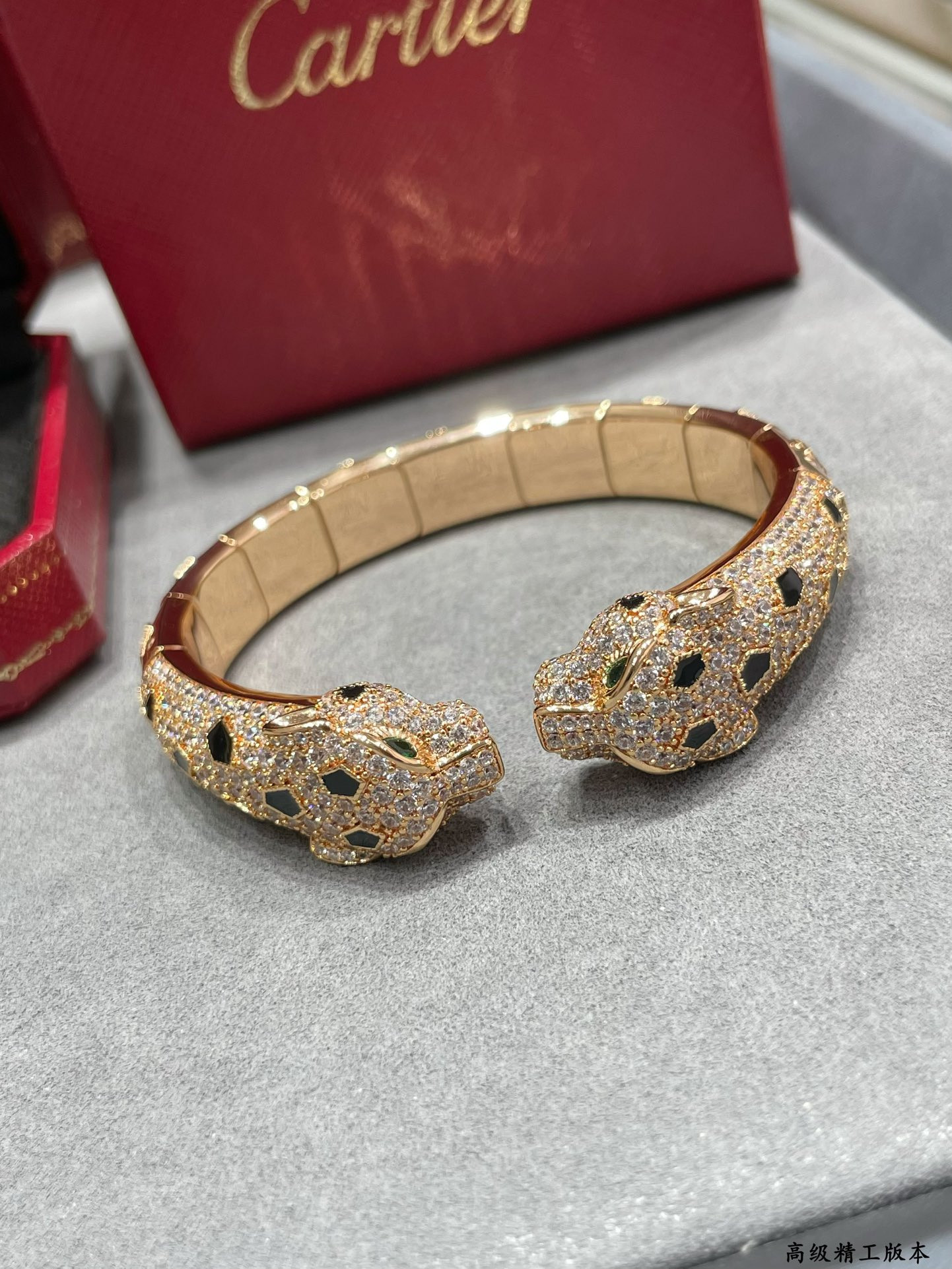 Ca*t*er double-headed spotted leopard bracelet