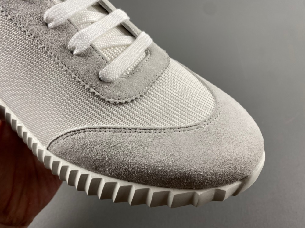 ua H**mes bouncing sneaker