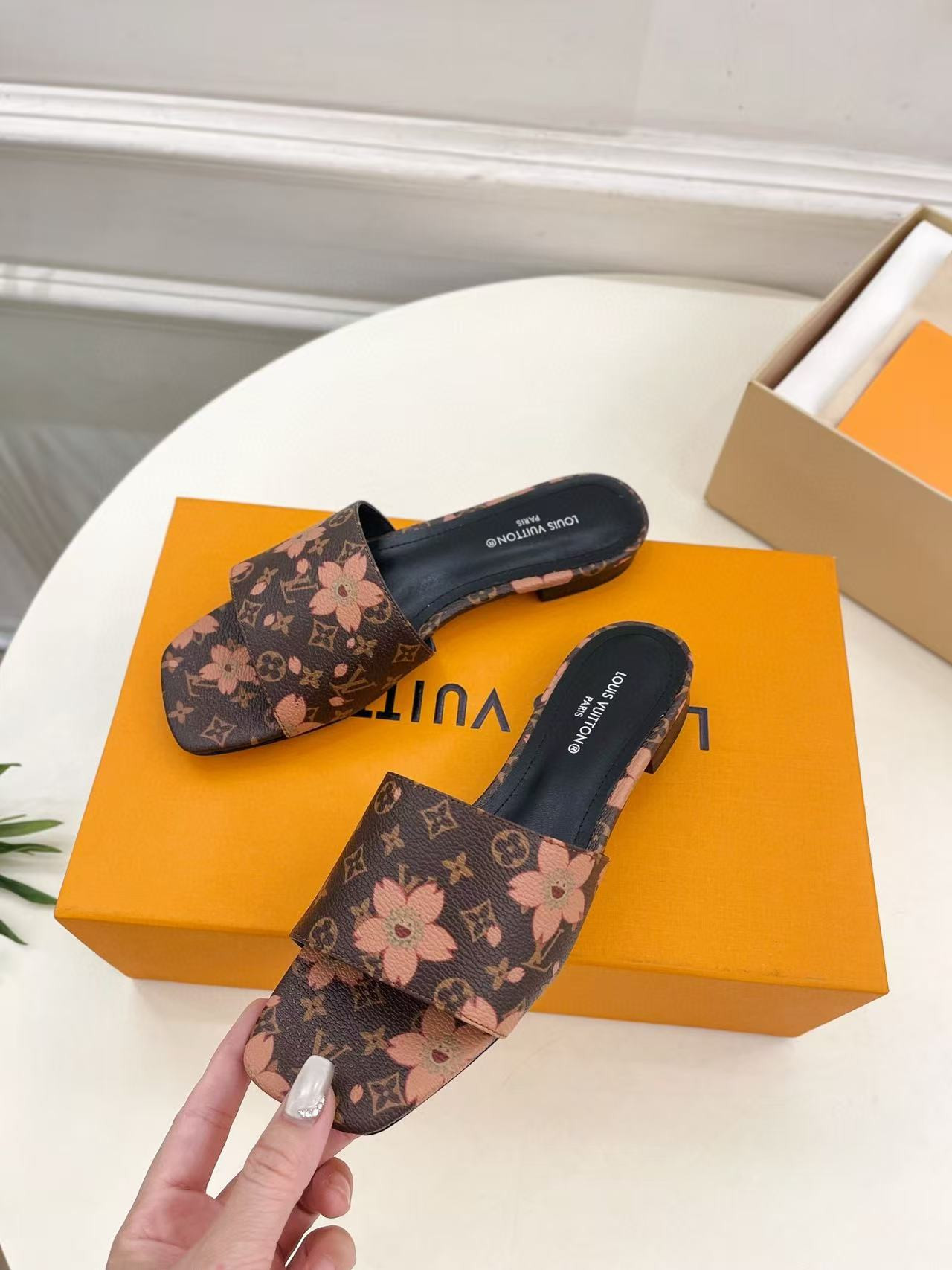 UA LV SLIDES