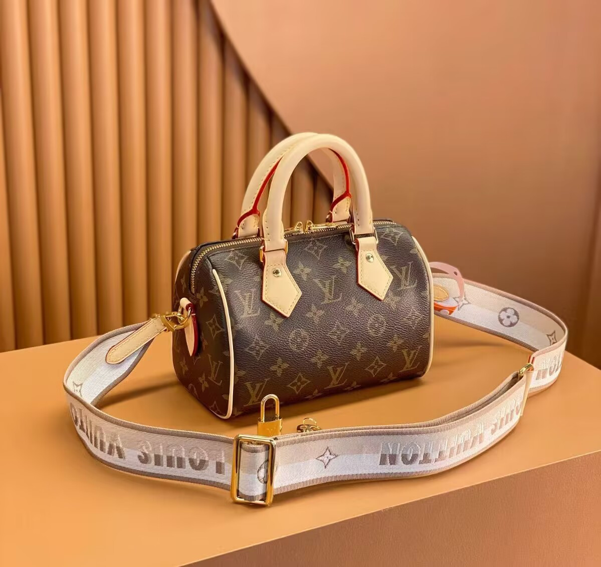 LV Speedy Bandoulière 20 M46222  13.5 x 12 x 20.5 cm