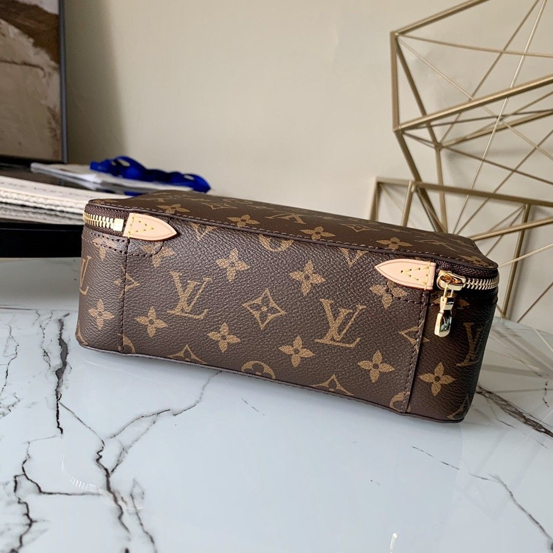 LV Packing Cube MM M43689 22.5x14x8.5cm