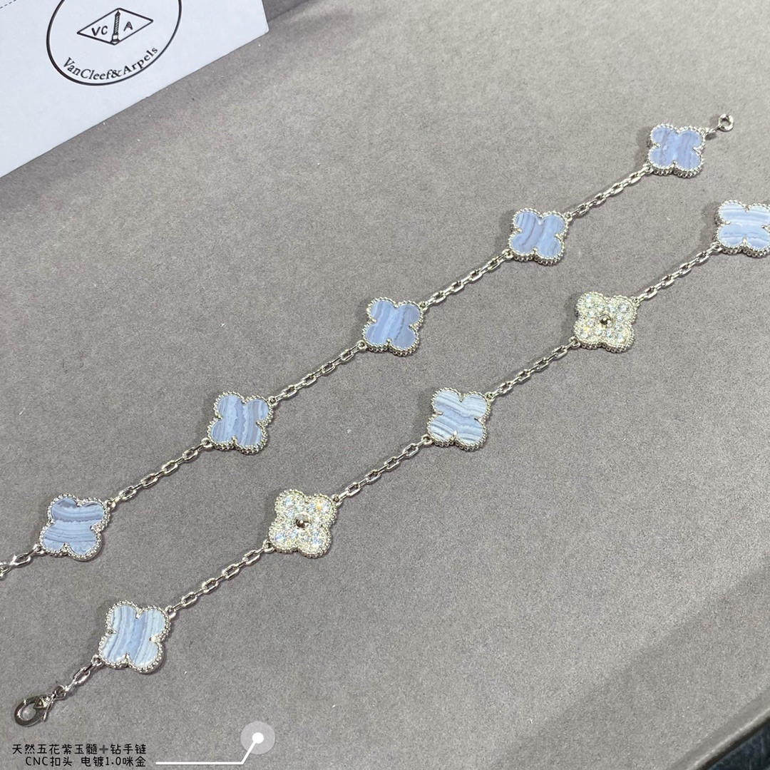 v*n cl*f & arpels natural purple chalcedony interval Di*m*nd five-flower four-leaf clover bracelet