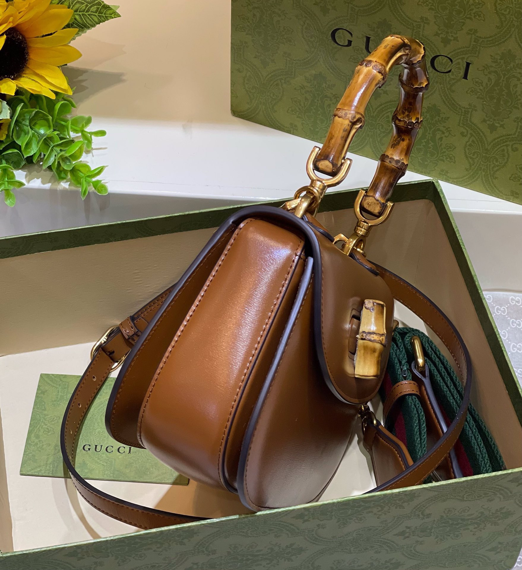 G*u*i small bamboo tote