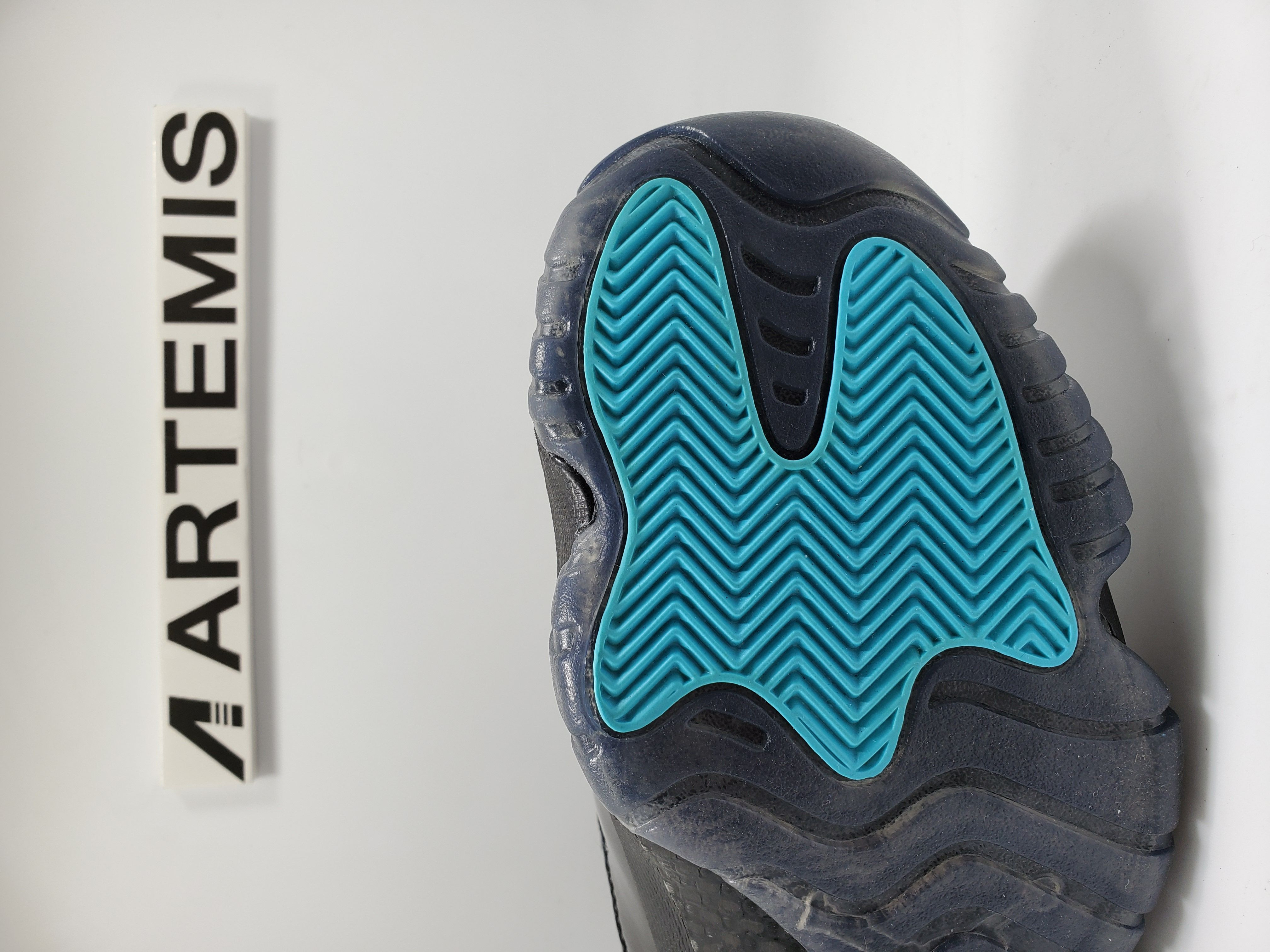 Air Jordan 11 Retro Gamma Blue