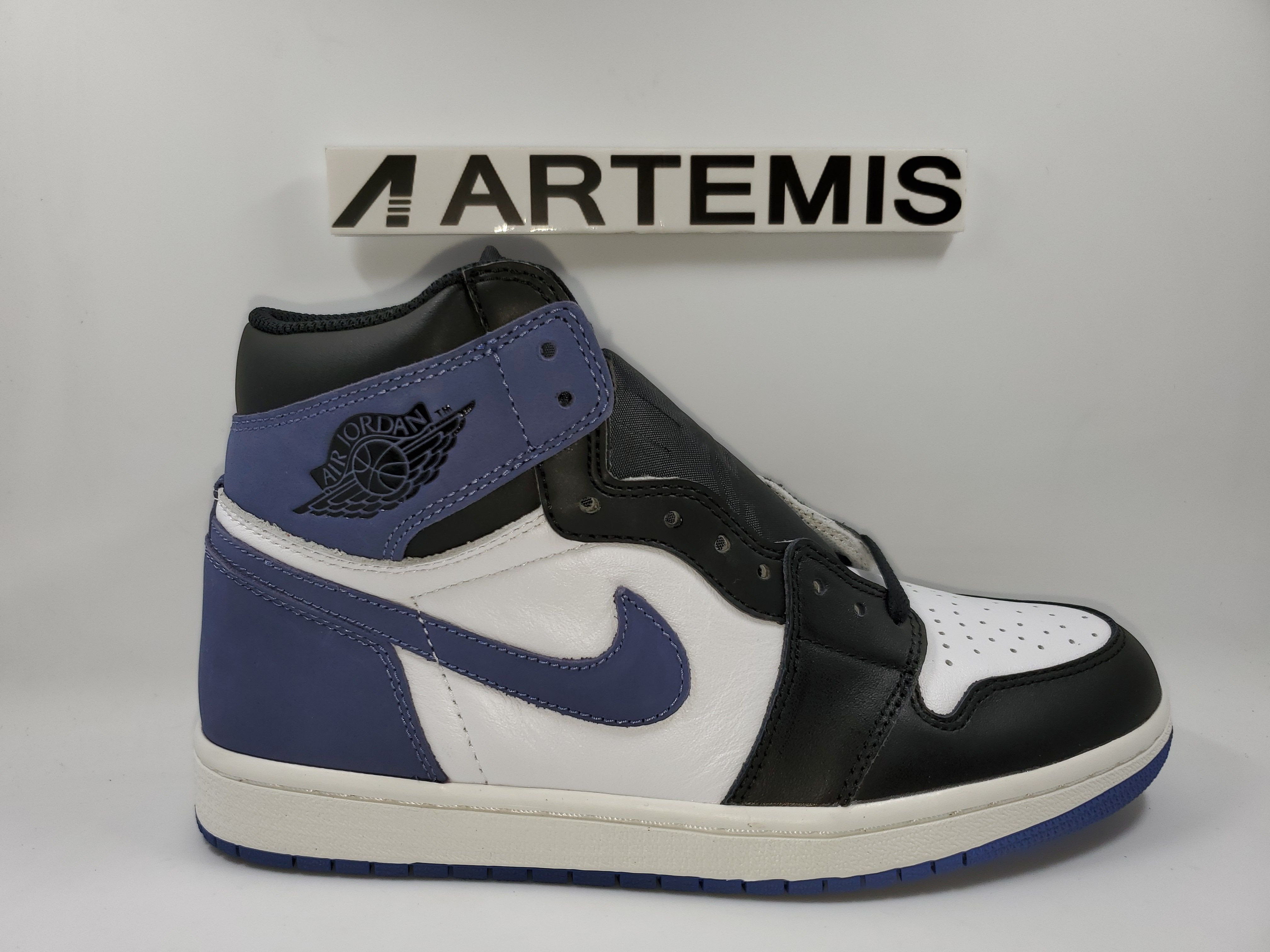 Air Jordan 1 Retro High Blue Moon