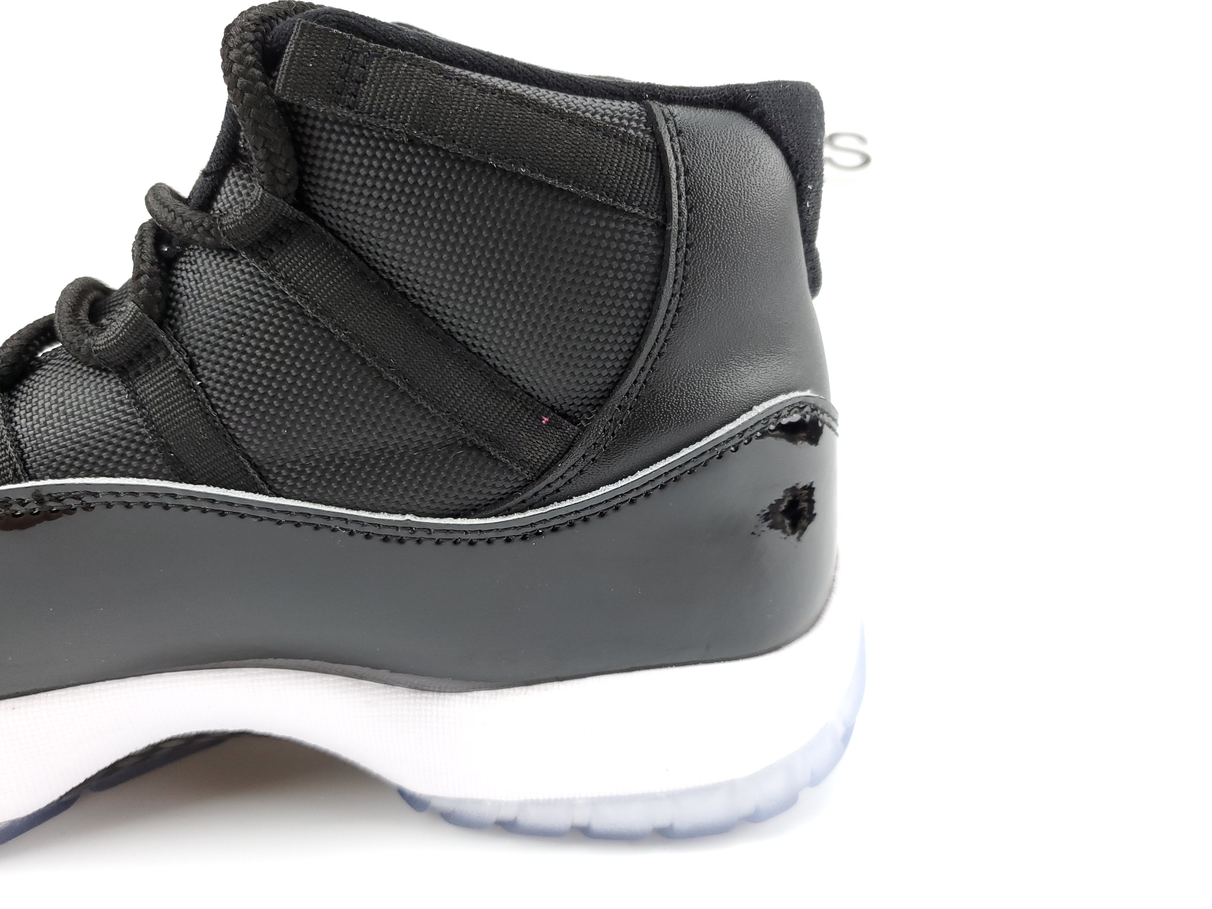 Jordan 11 Retro Space Jam (2016)
