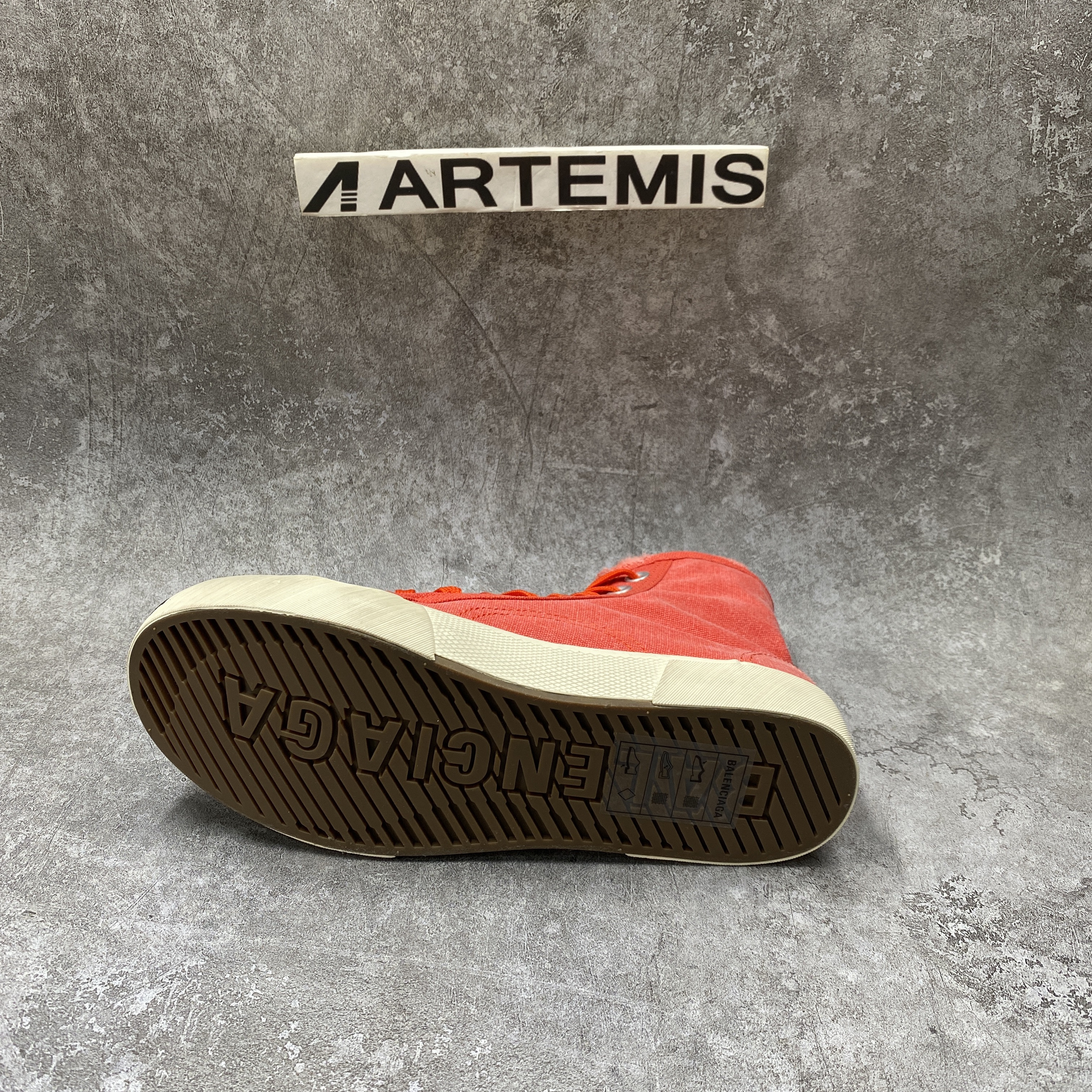 PARIS HIGH TOP SNEAKER IN RED