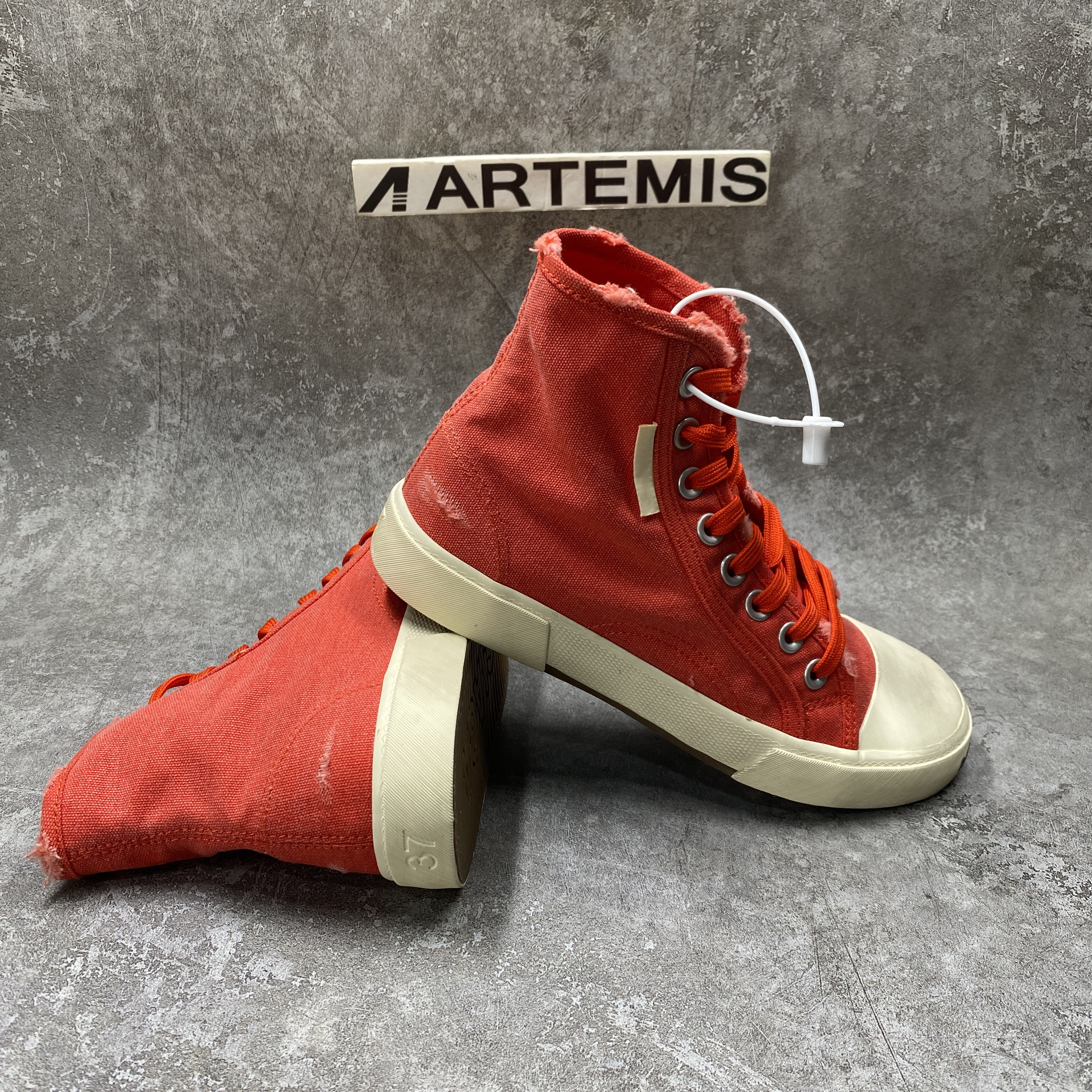 PARIS HIGH TOP SNEAKER IN RED