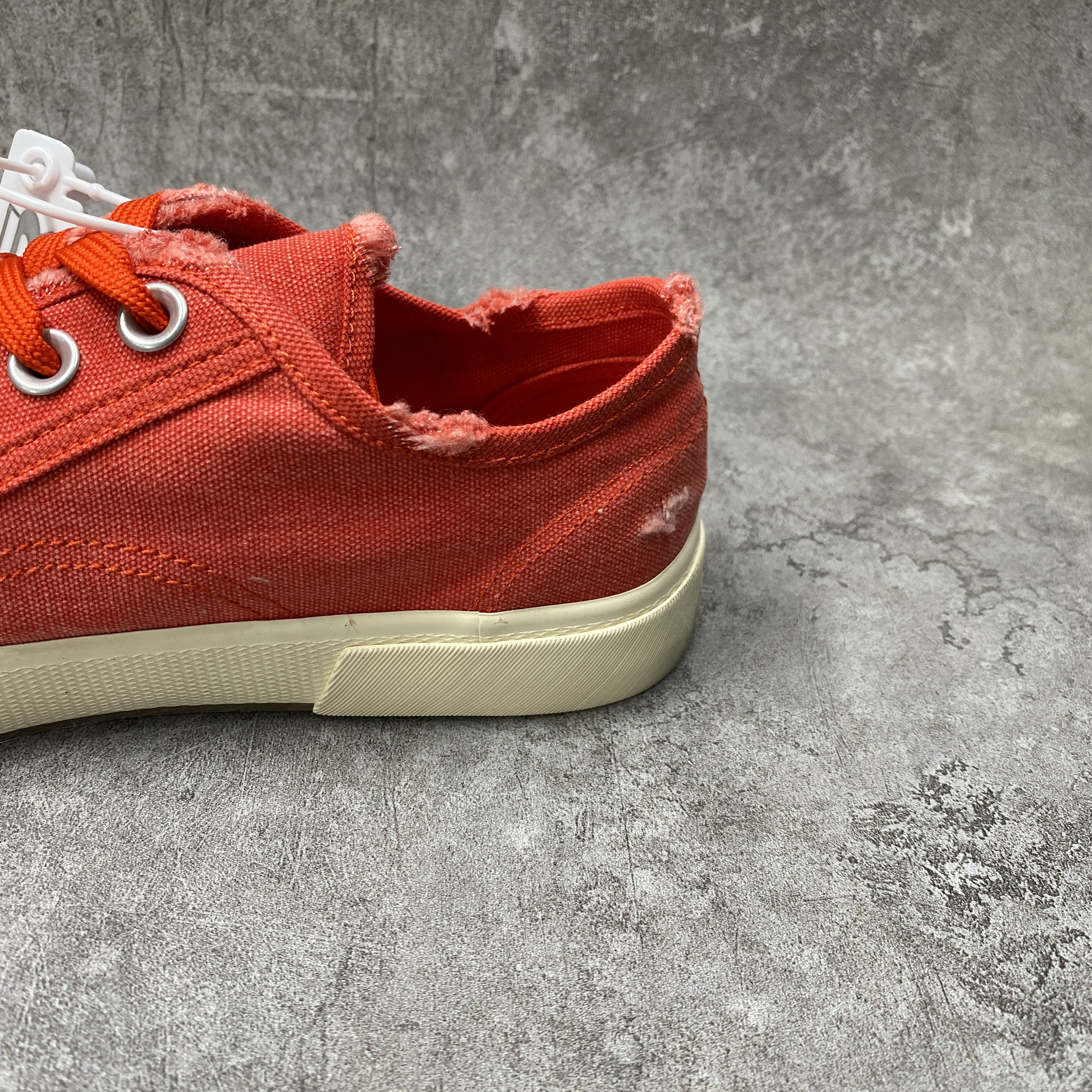 PARIS LOW TOP SNEAKER IN RED