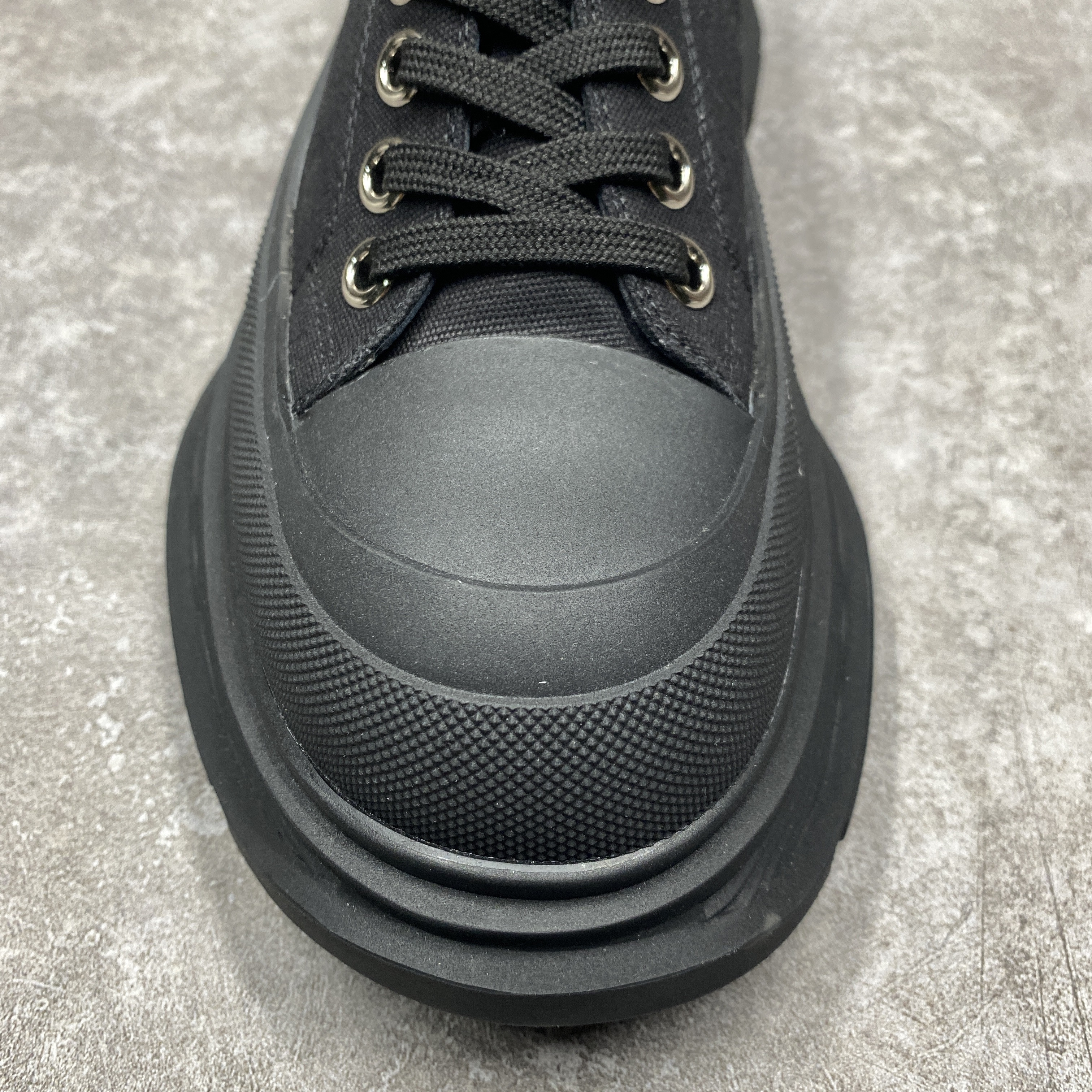 ale*d*r M*Q*en tread slick low lace up black