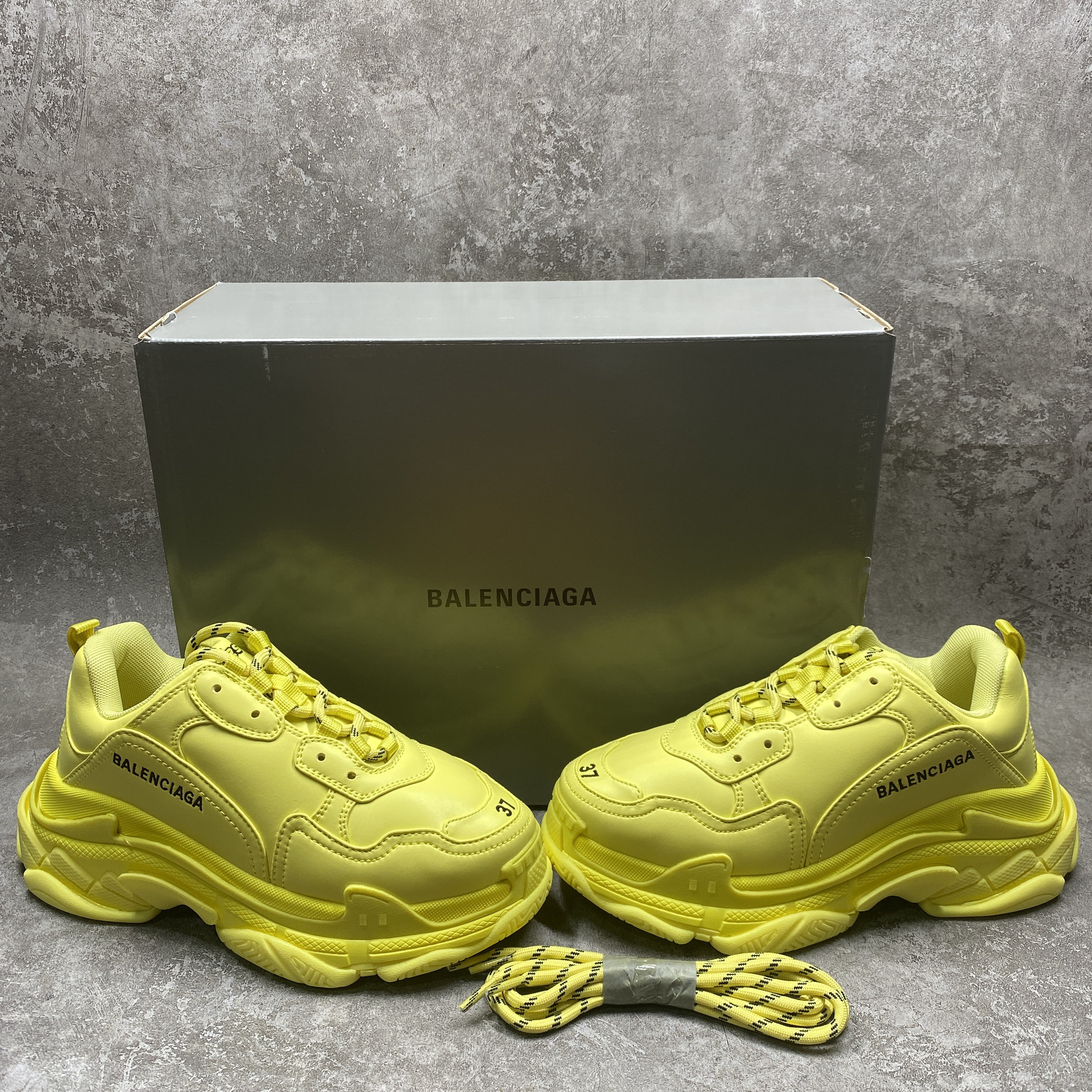 Balenciga Triple S Light Yellow