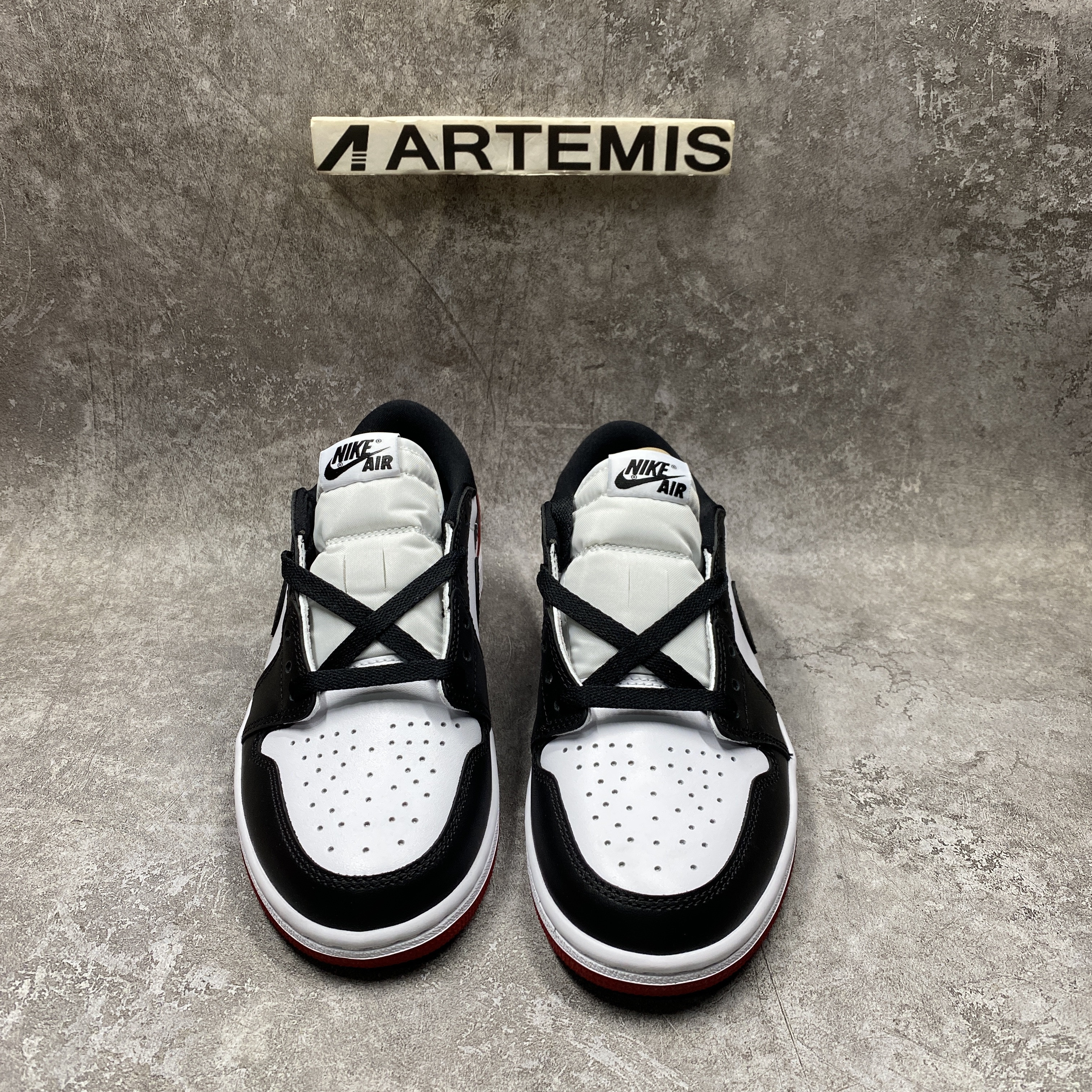 Air Jordan 1 Low OG Black Toe 2023