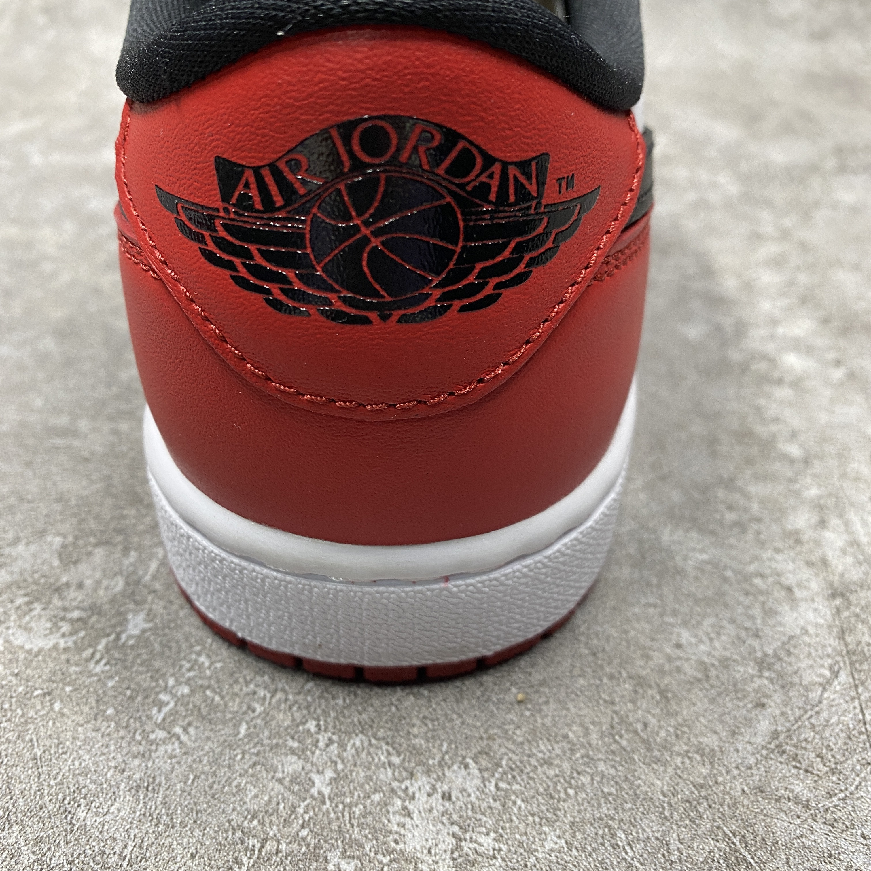 Air Jordan 1 Low OG Black Toe 2023