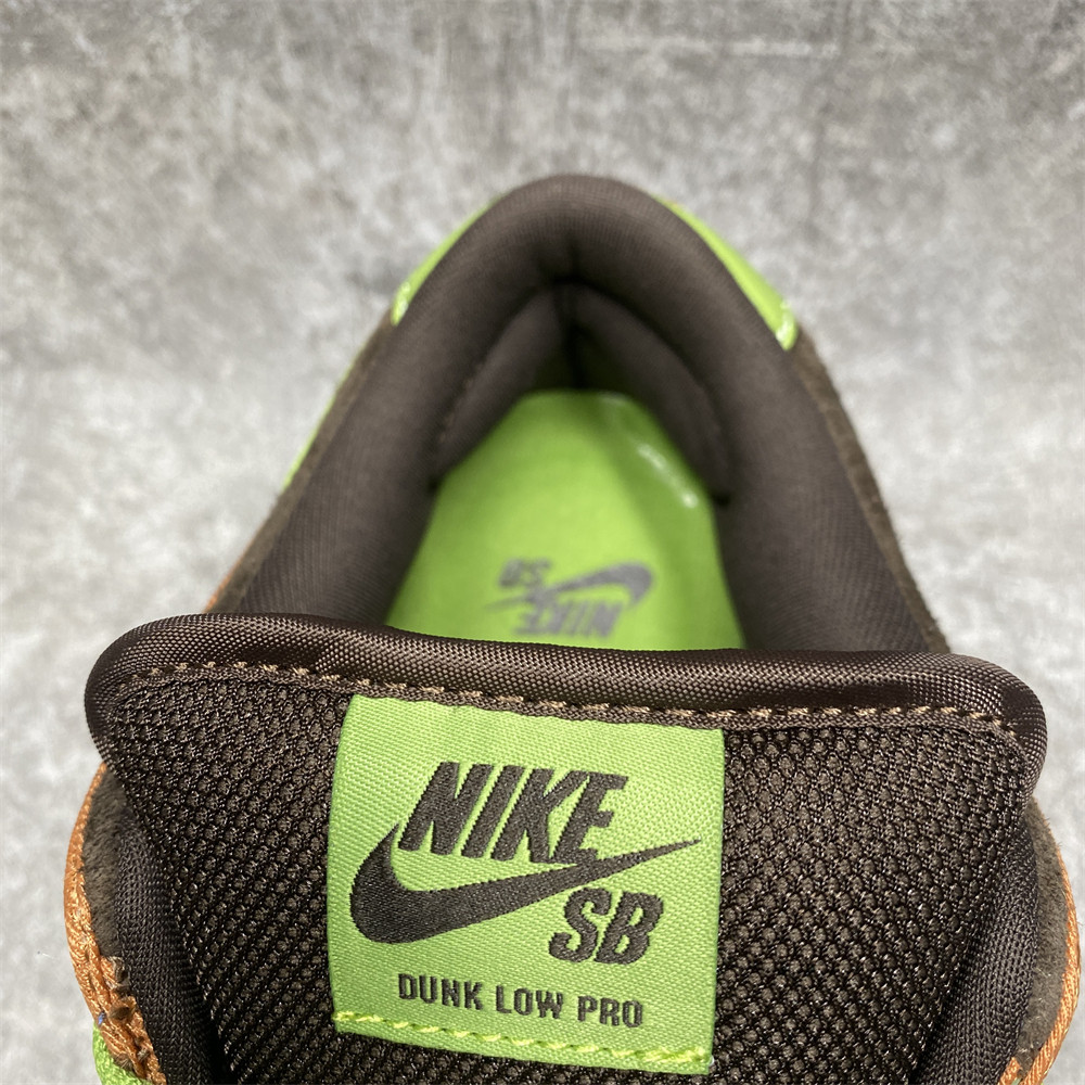 NIKE SB DUNK LOW