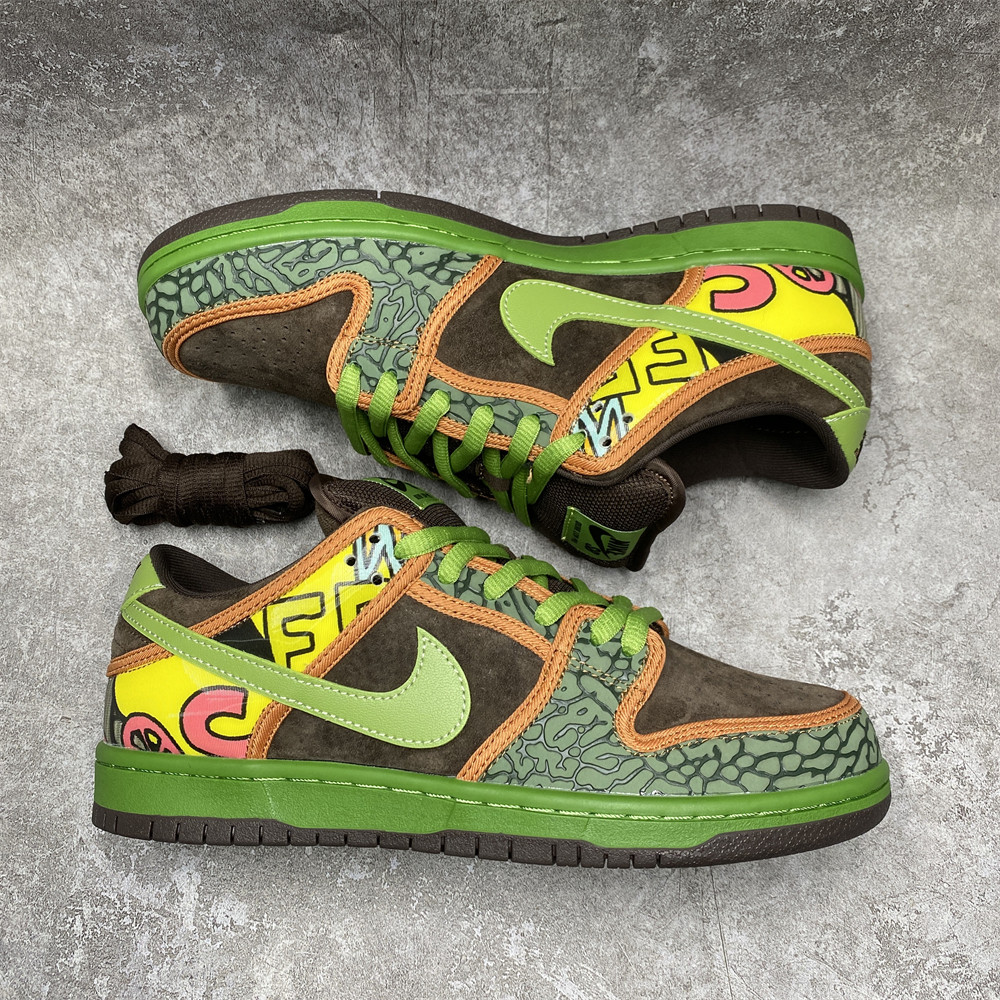 NIKE SB DUNK LOW