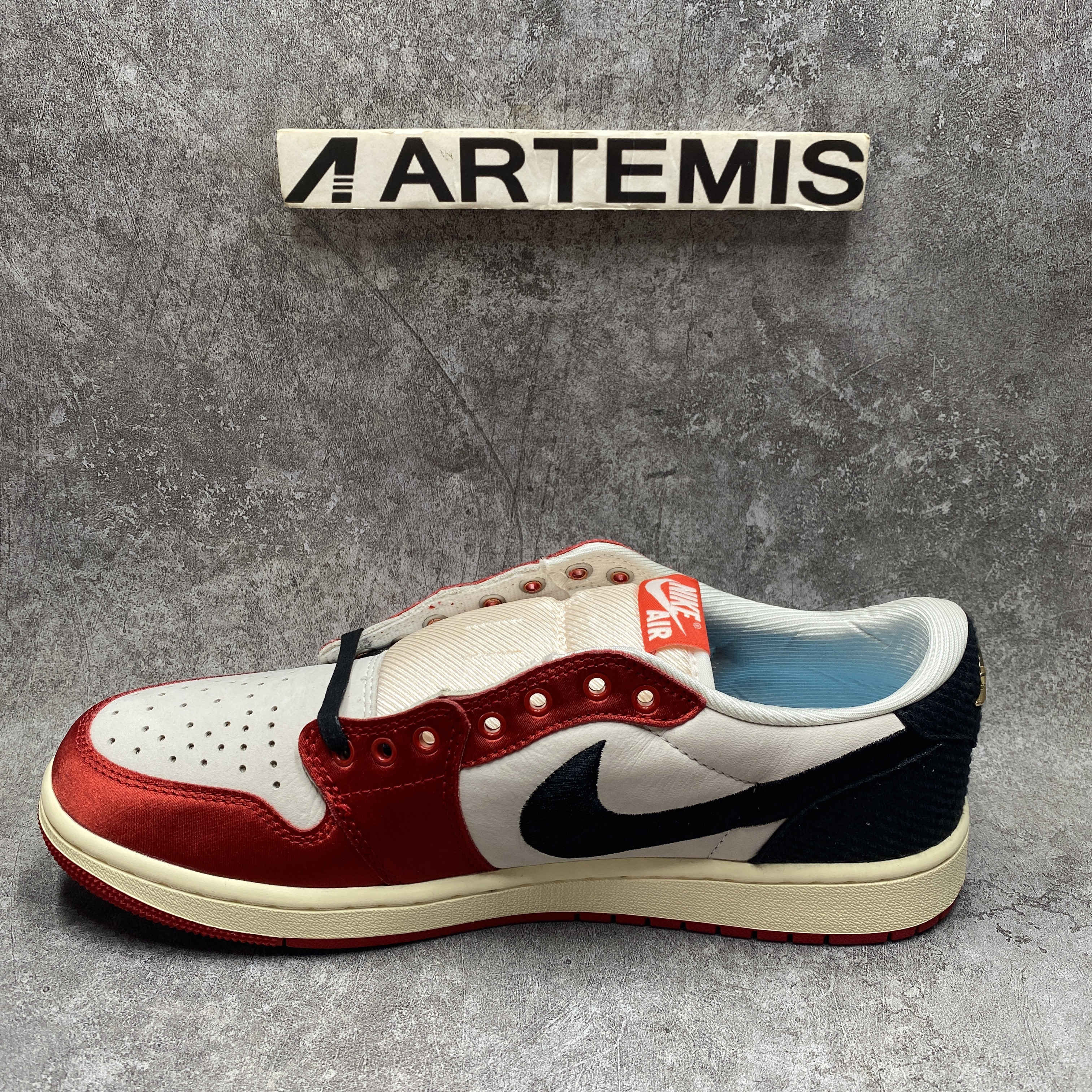 UA Jordan 1 Retro Low OG Trophy Room Away
