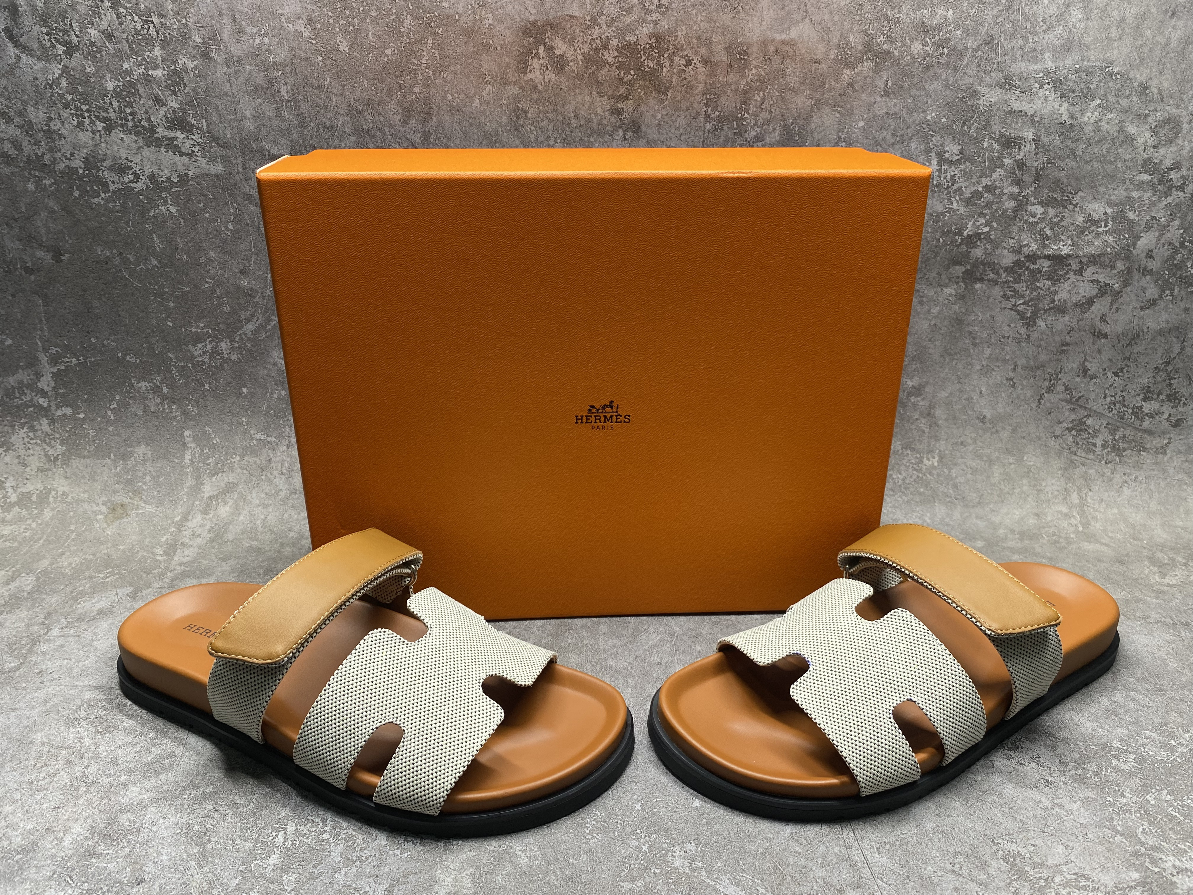 ua H**mes chypre sandal