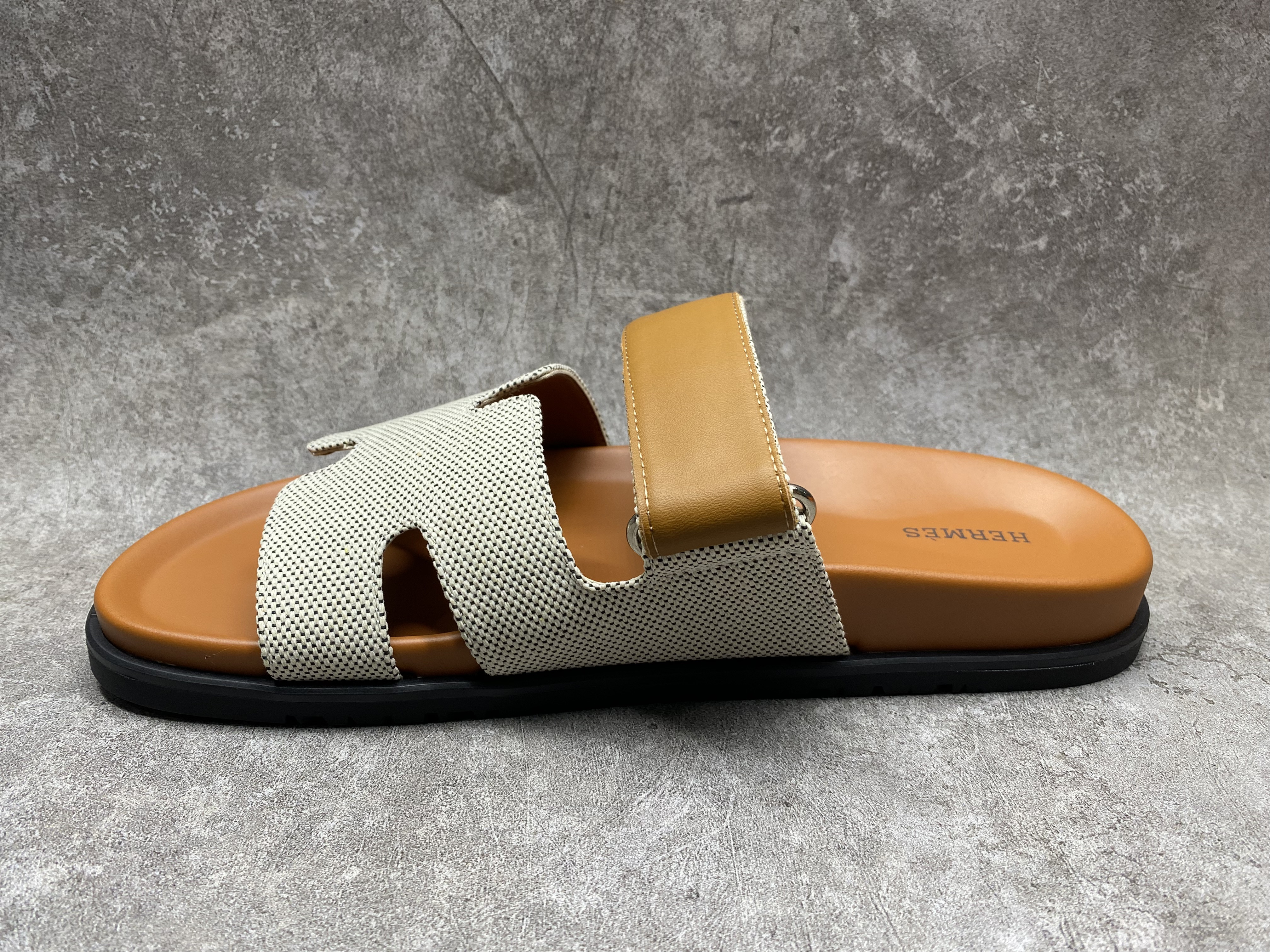 ua H**mes chypre sandal