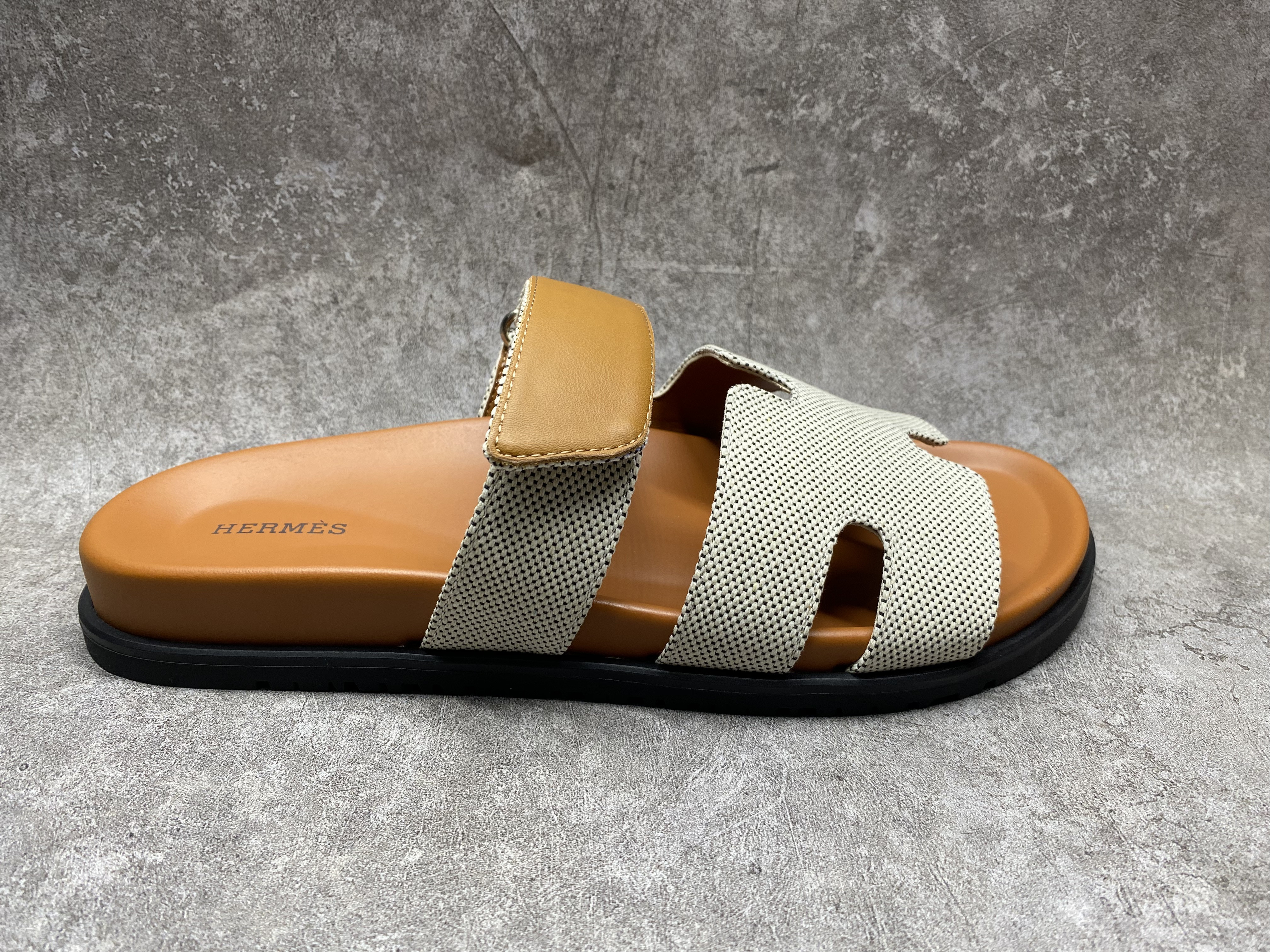 ua H**mes chypre sandal