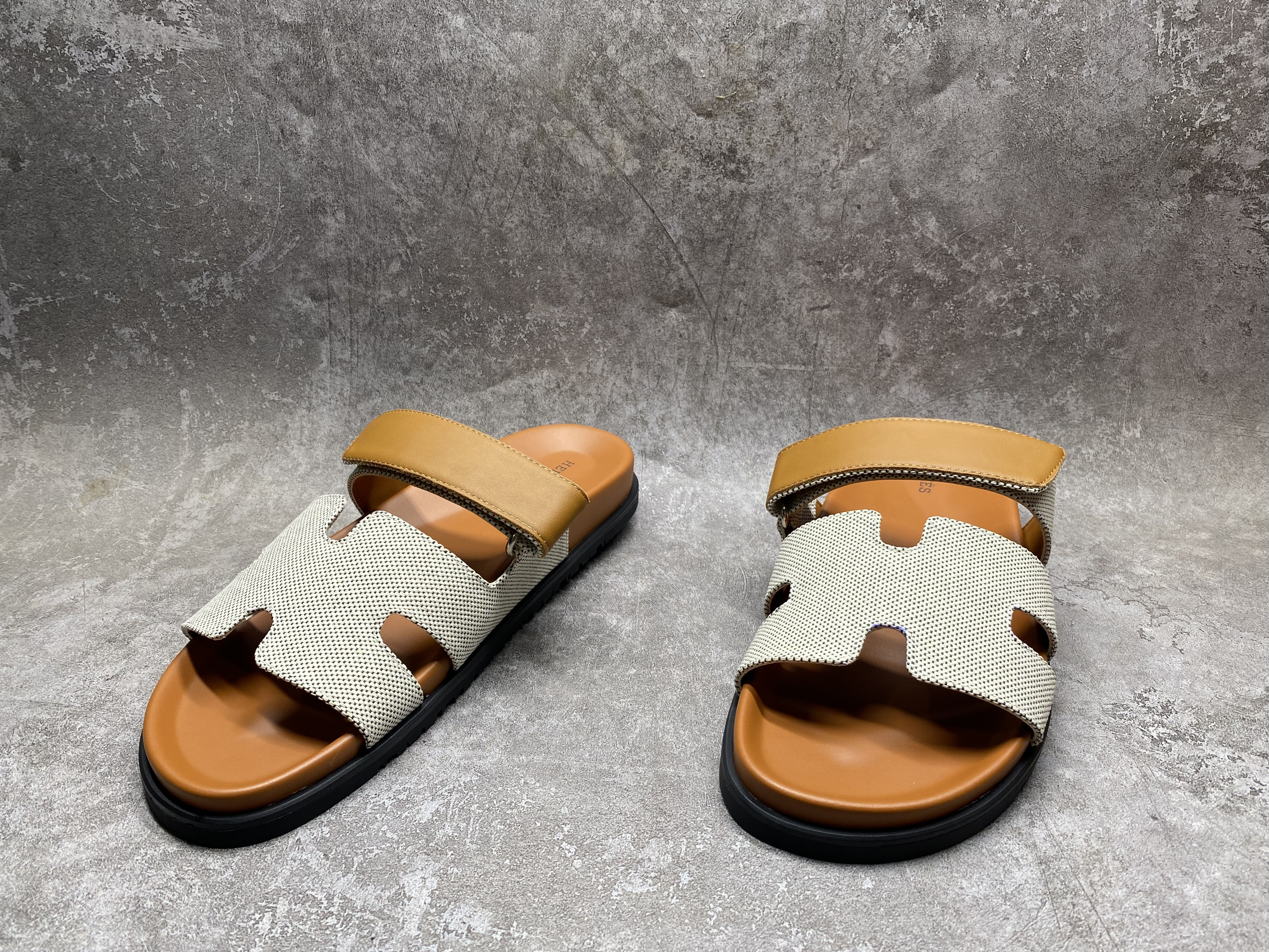 ua H**mes chypre sandal
