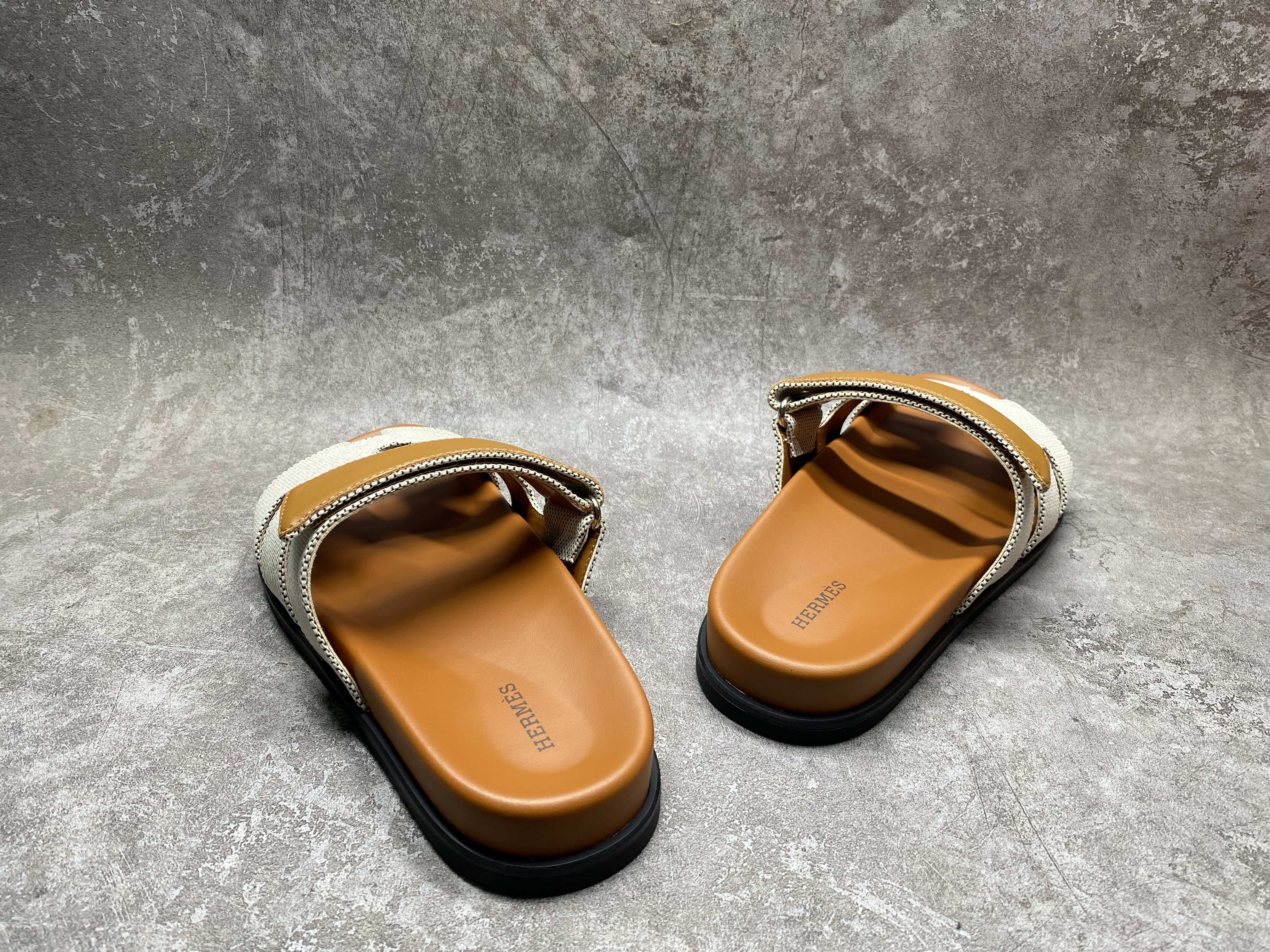 ua H**mes chypre sandal