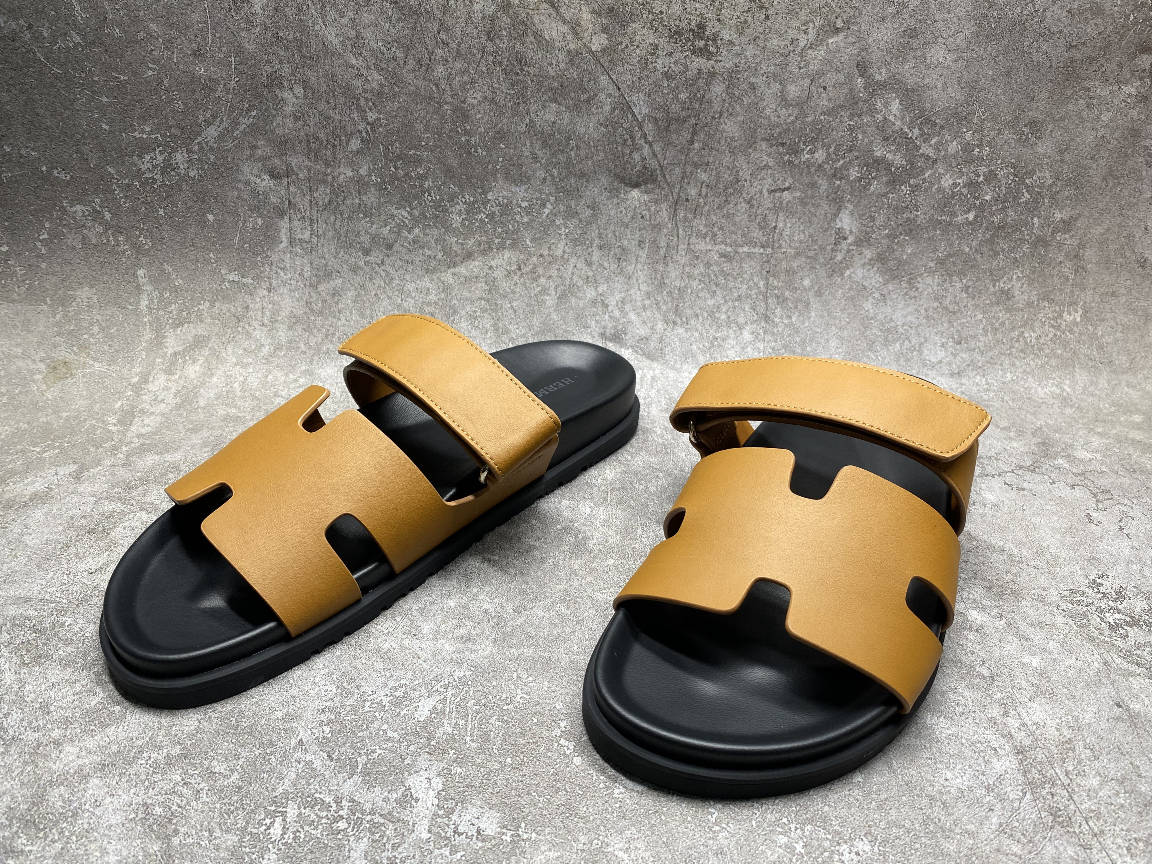 ua H**mes chypre sandal