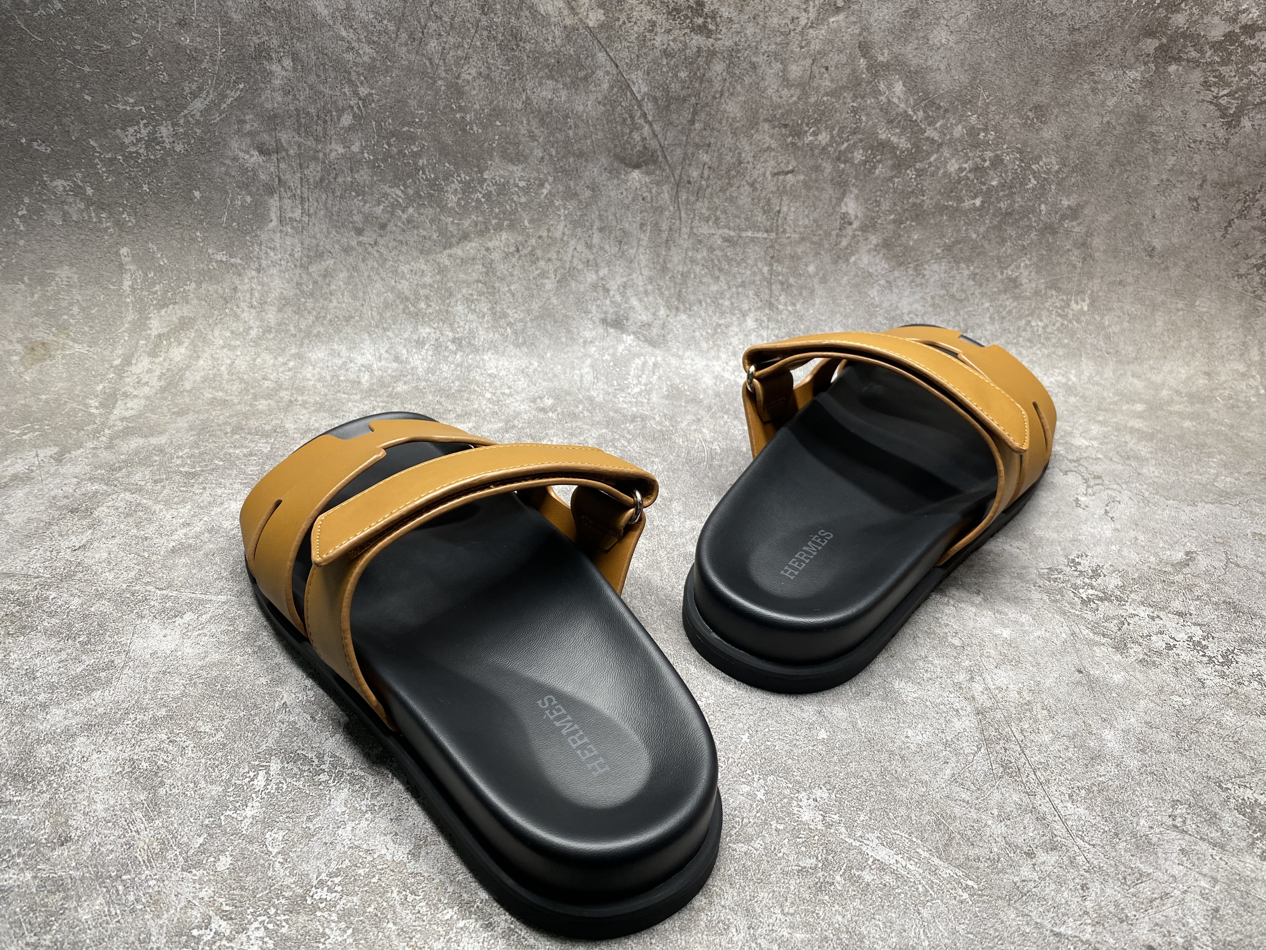 ua H**mes chypre sandal