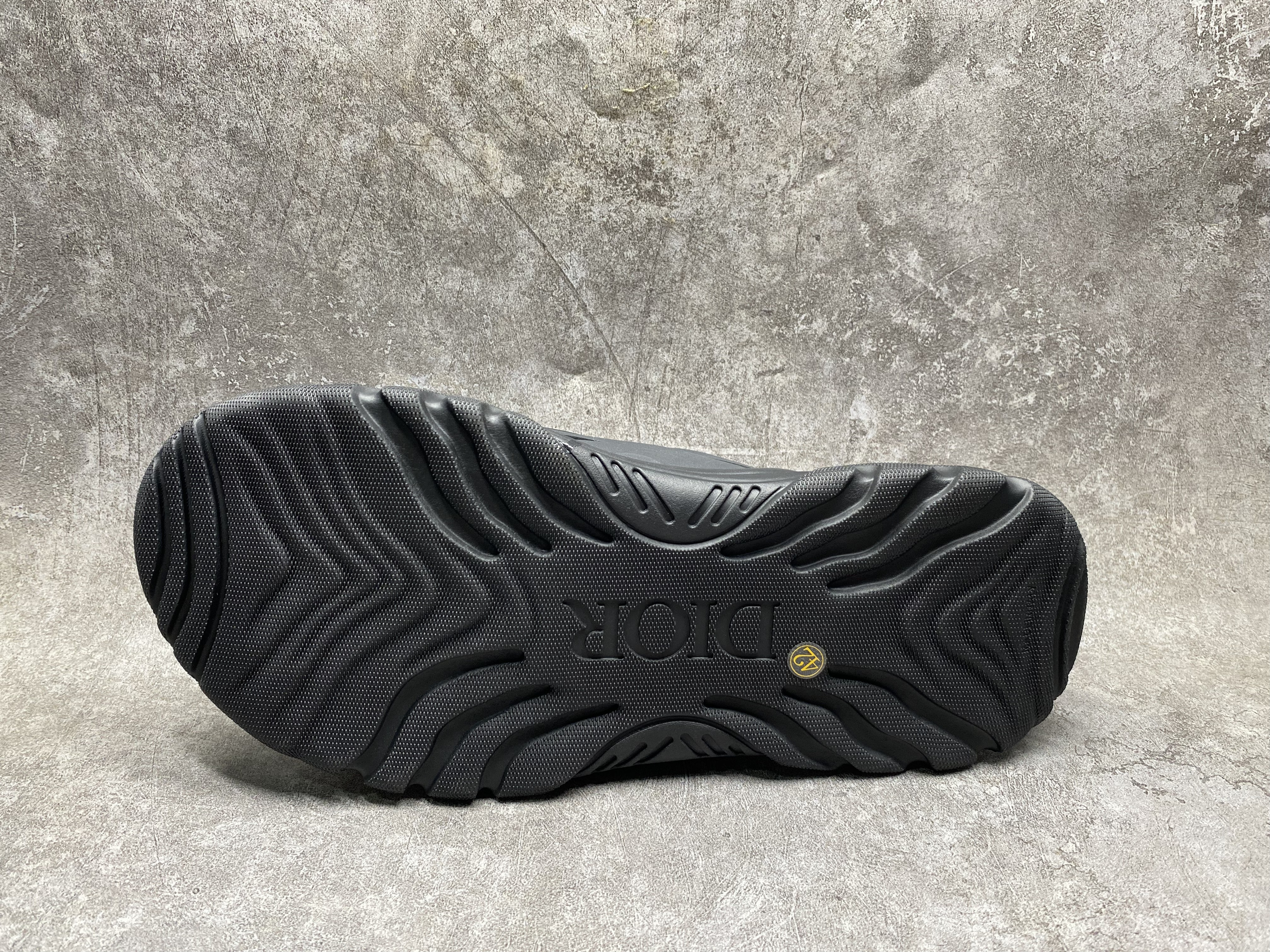 ua D*or sandal