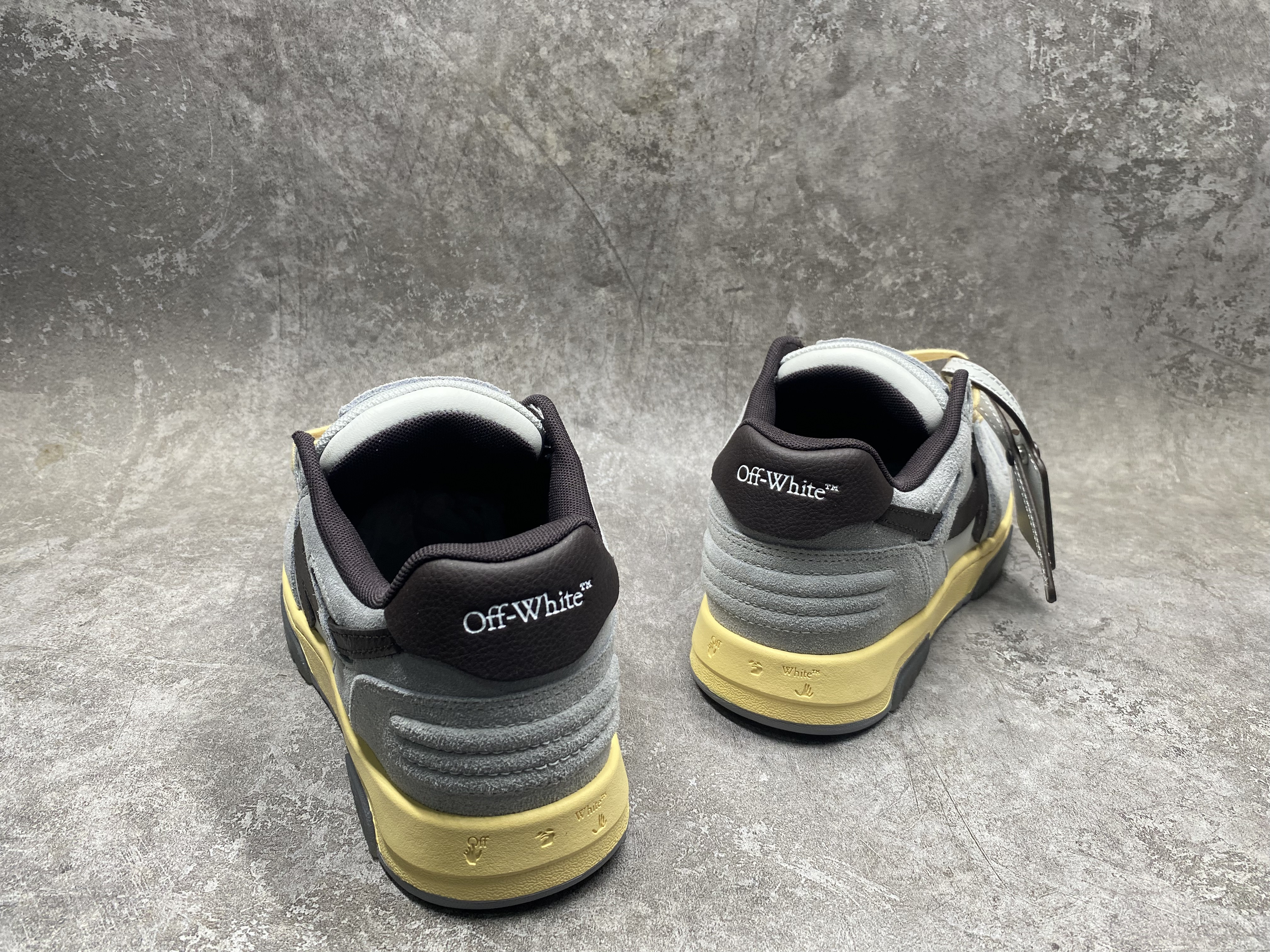 UA OFF-WHITE OUT OF OFFICE LOW
