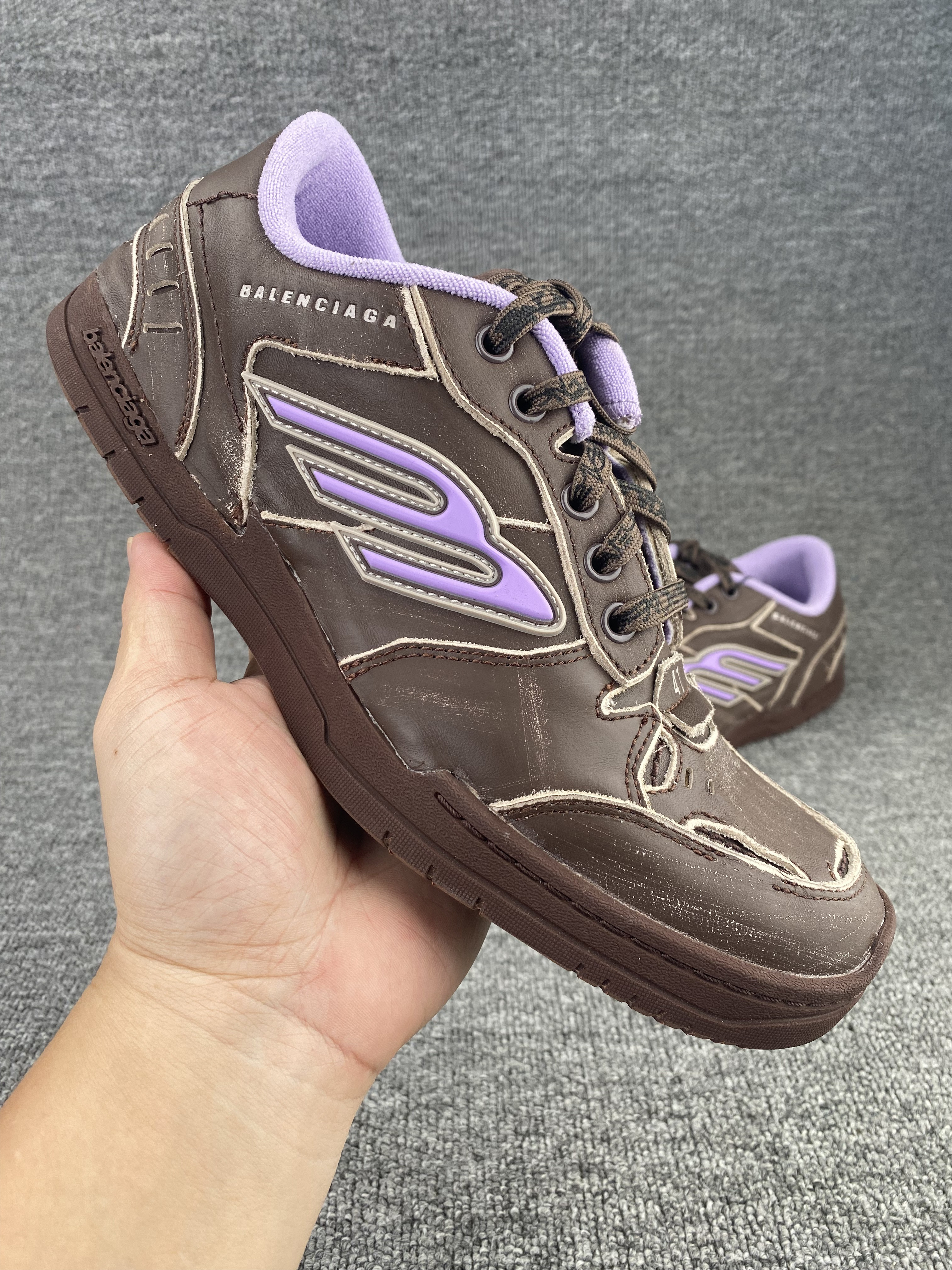 ua Ba*len*cia*ga hamptons medium worn-out sneaker in brown/lilac(run one size large)