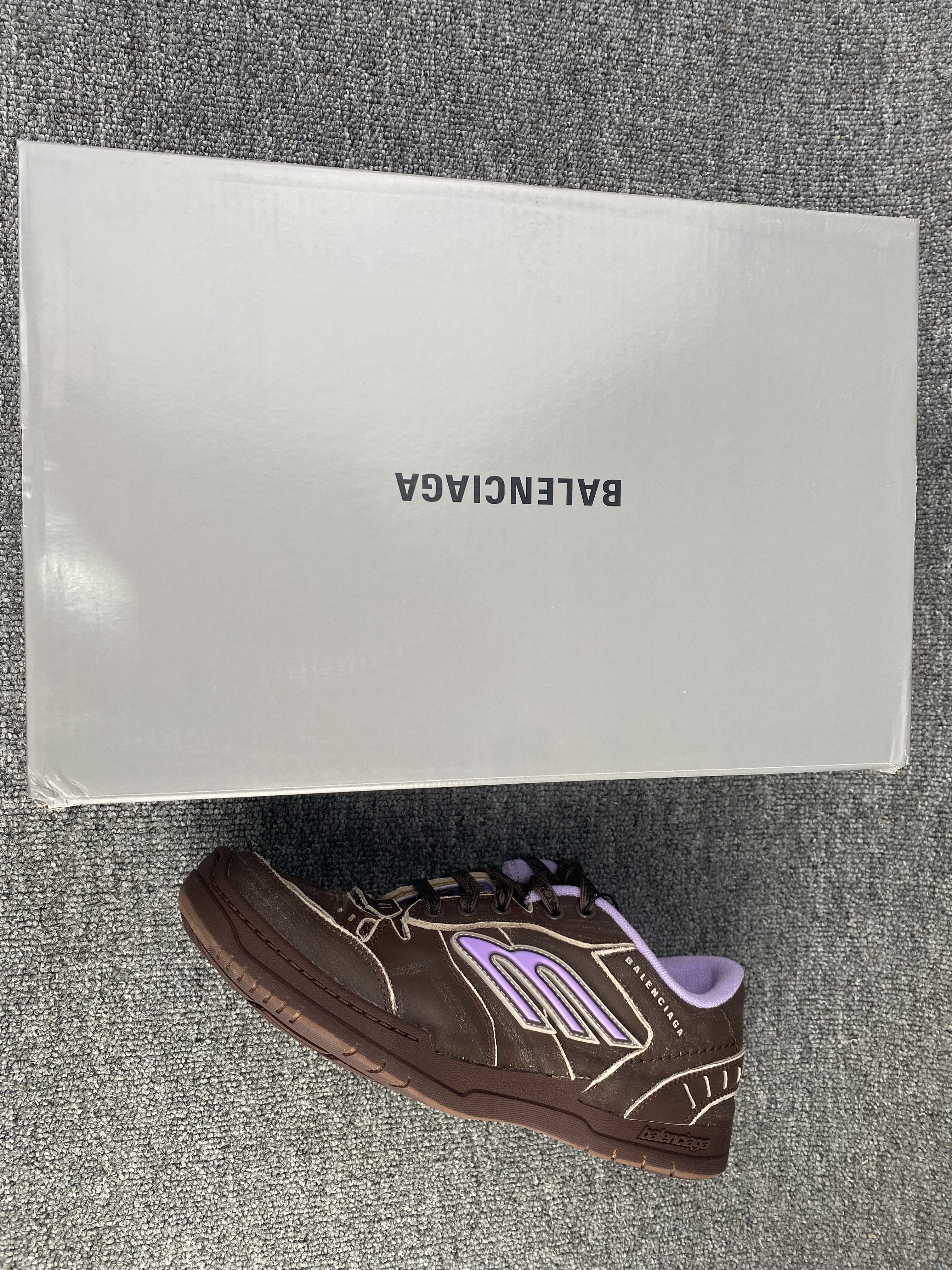 ua Ba*len*cia*ga hamptons medium worn-out sneaker in brown/lilac(run one size large)
