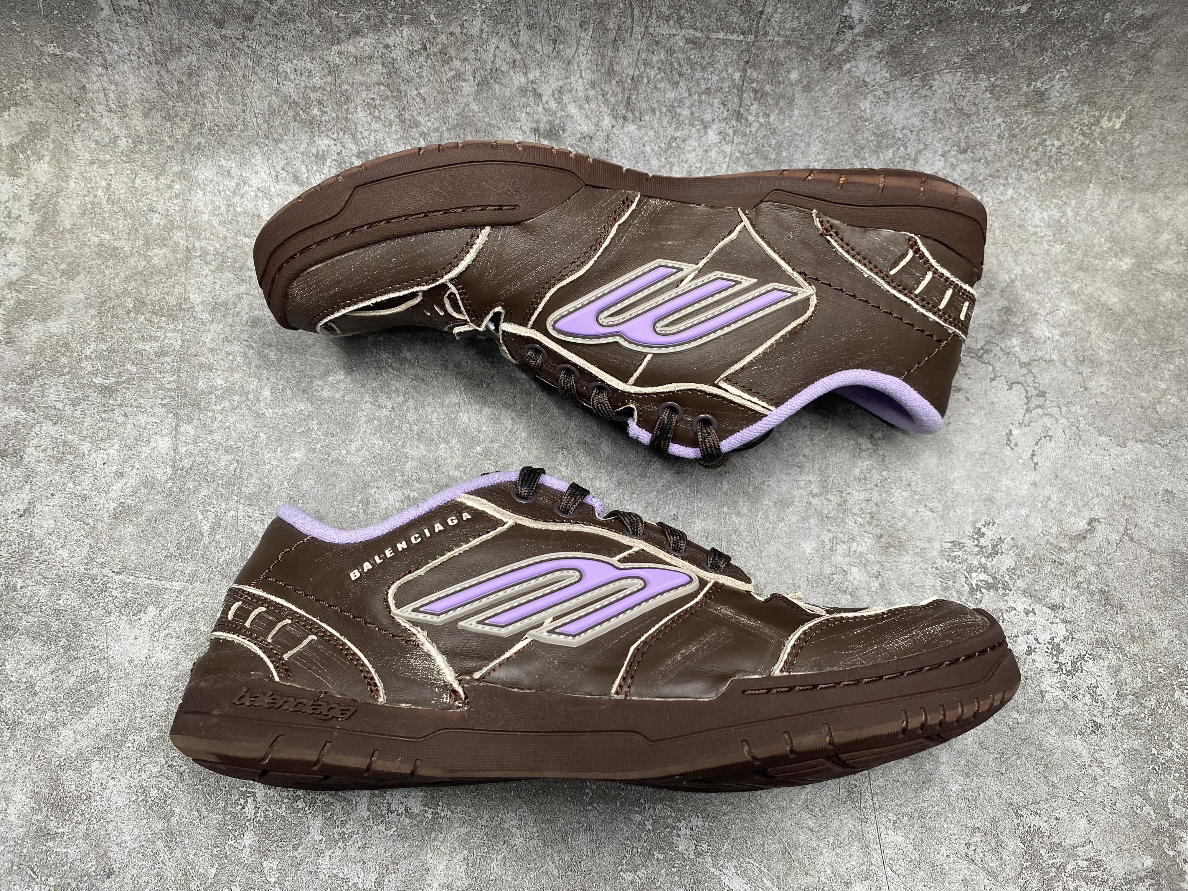 ua Ba*len*cia*ga hamptons medium worn-out sneaker in brown/lilac(run one size large)