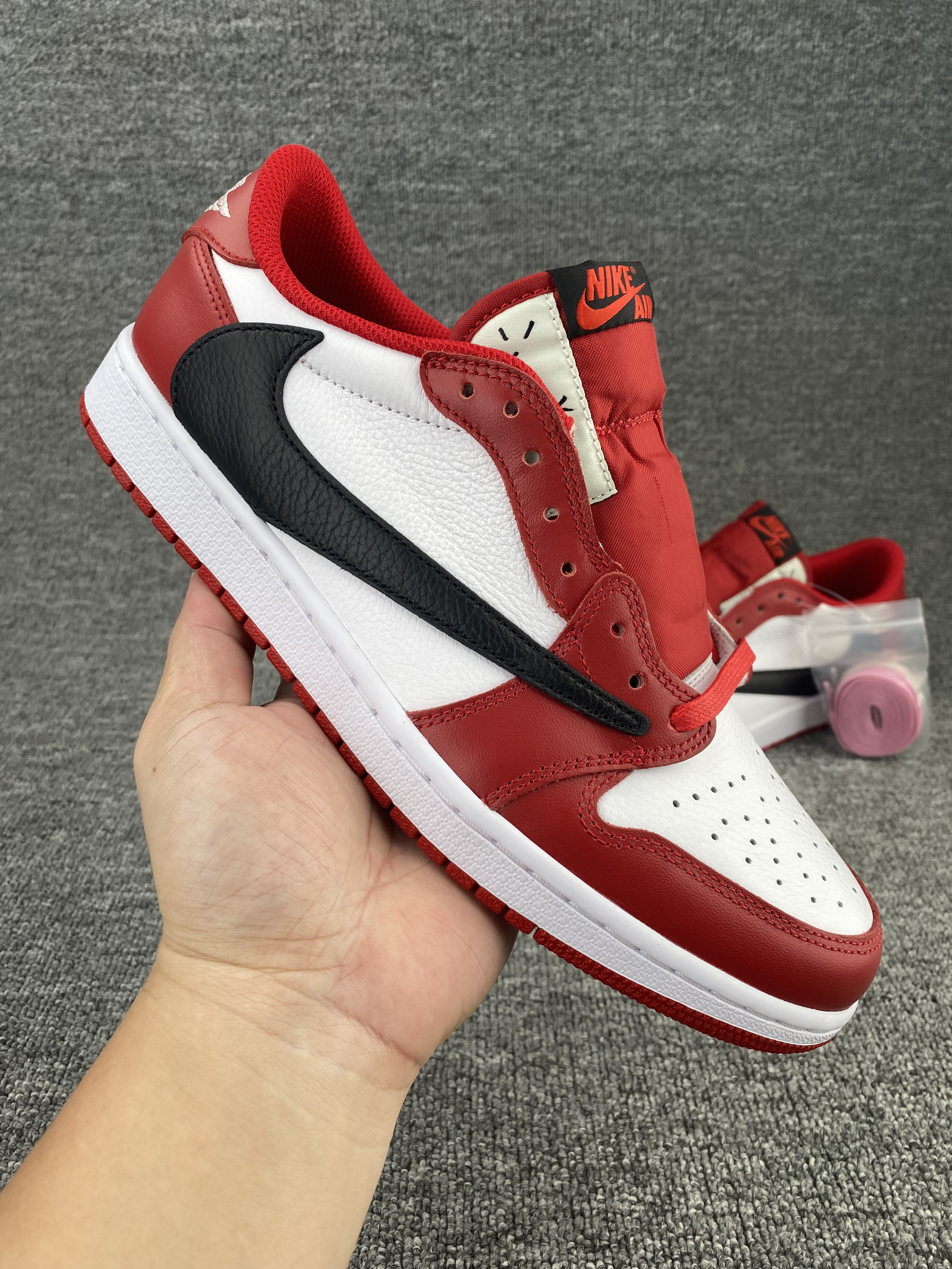 UA TRAVIS SCOTT X AIR JORDAN 1 LOW OG RED