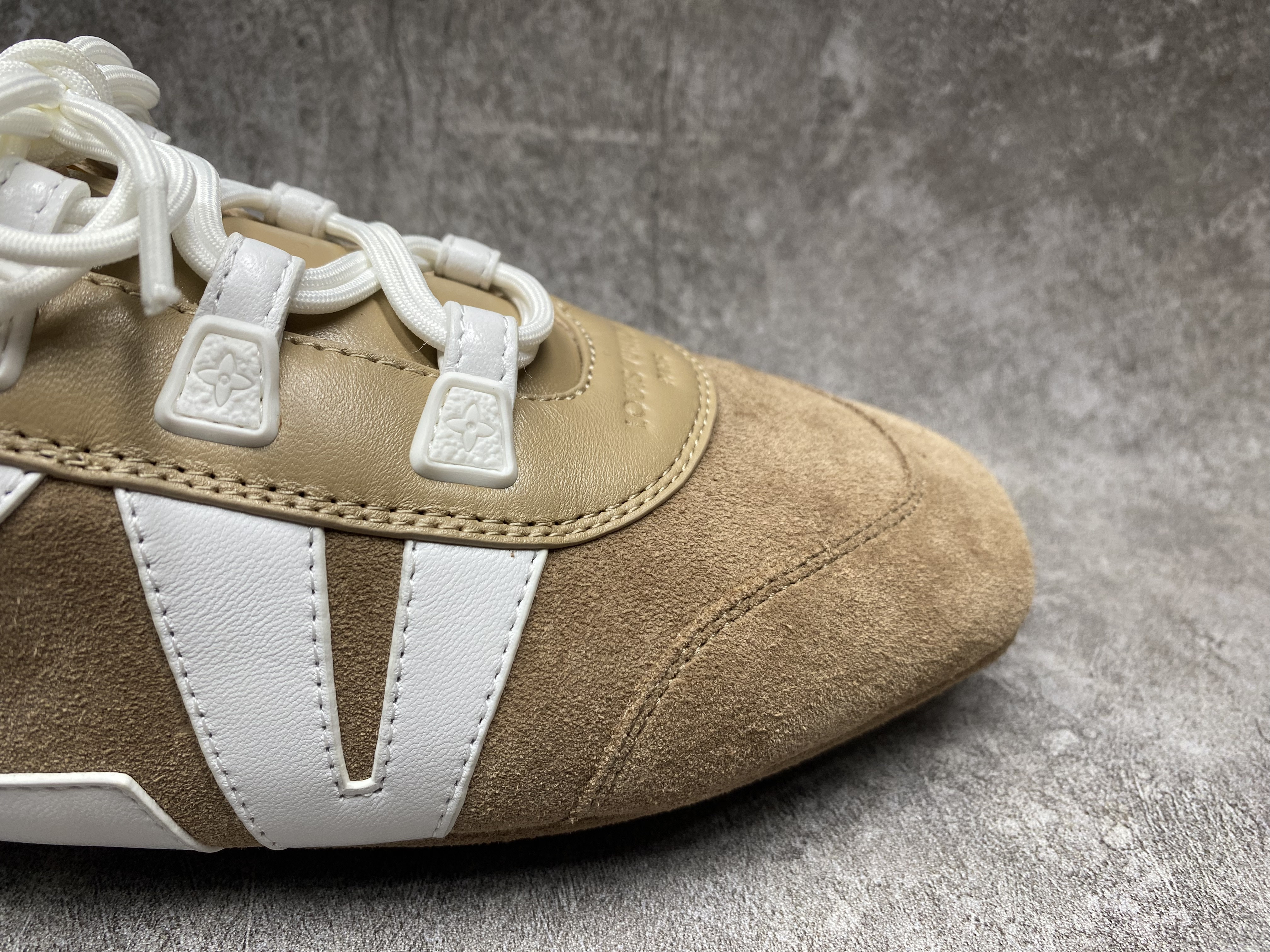 UA LV Sneaker